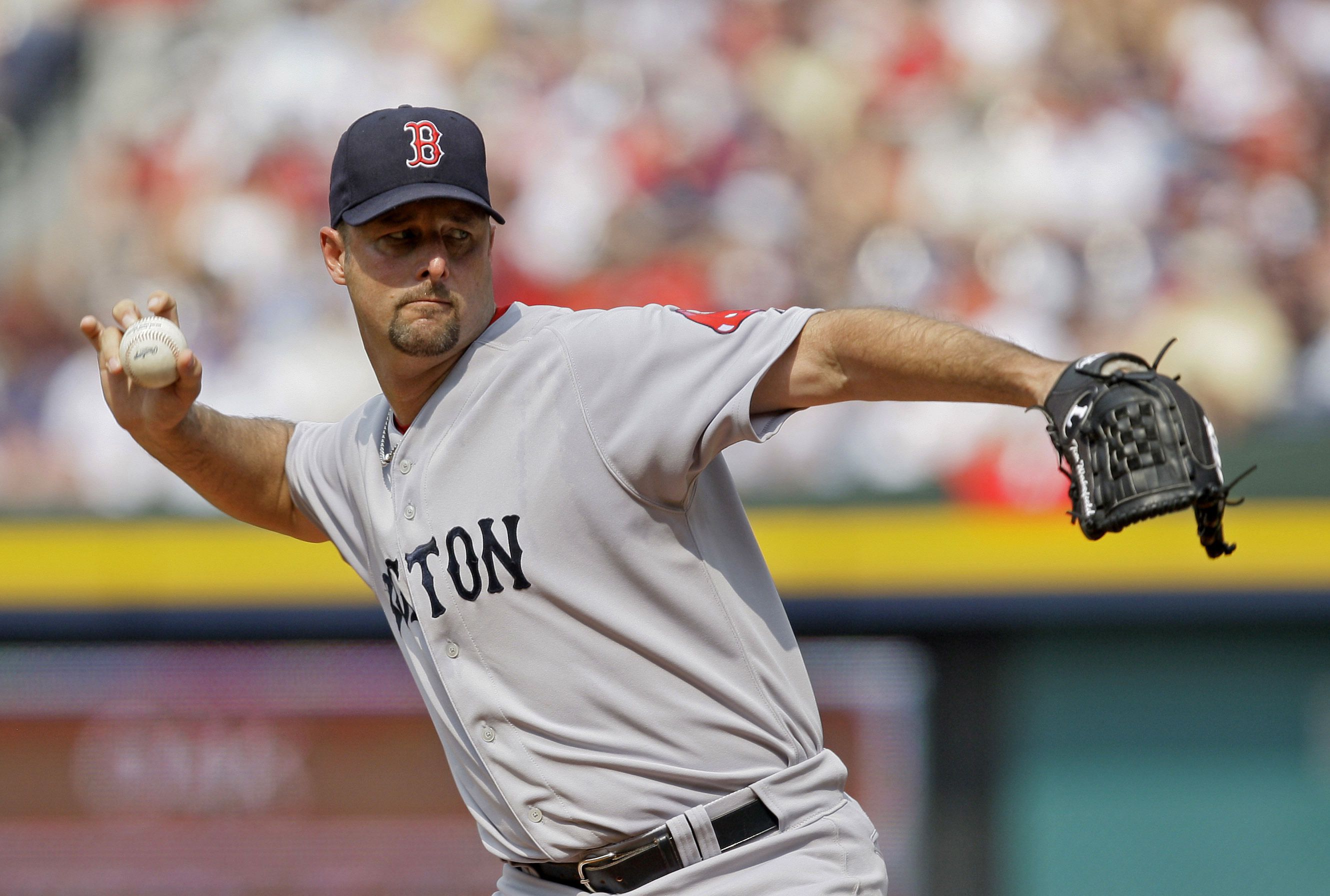 Beloved catcher Jason Varitek back with Red Sox