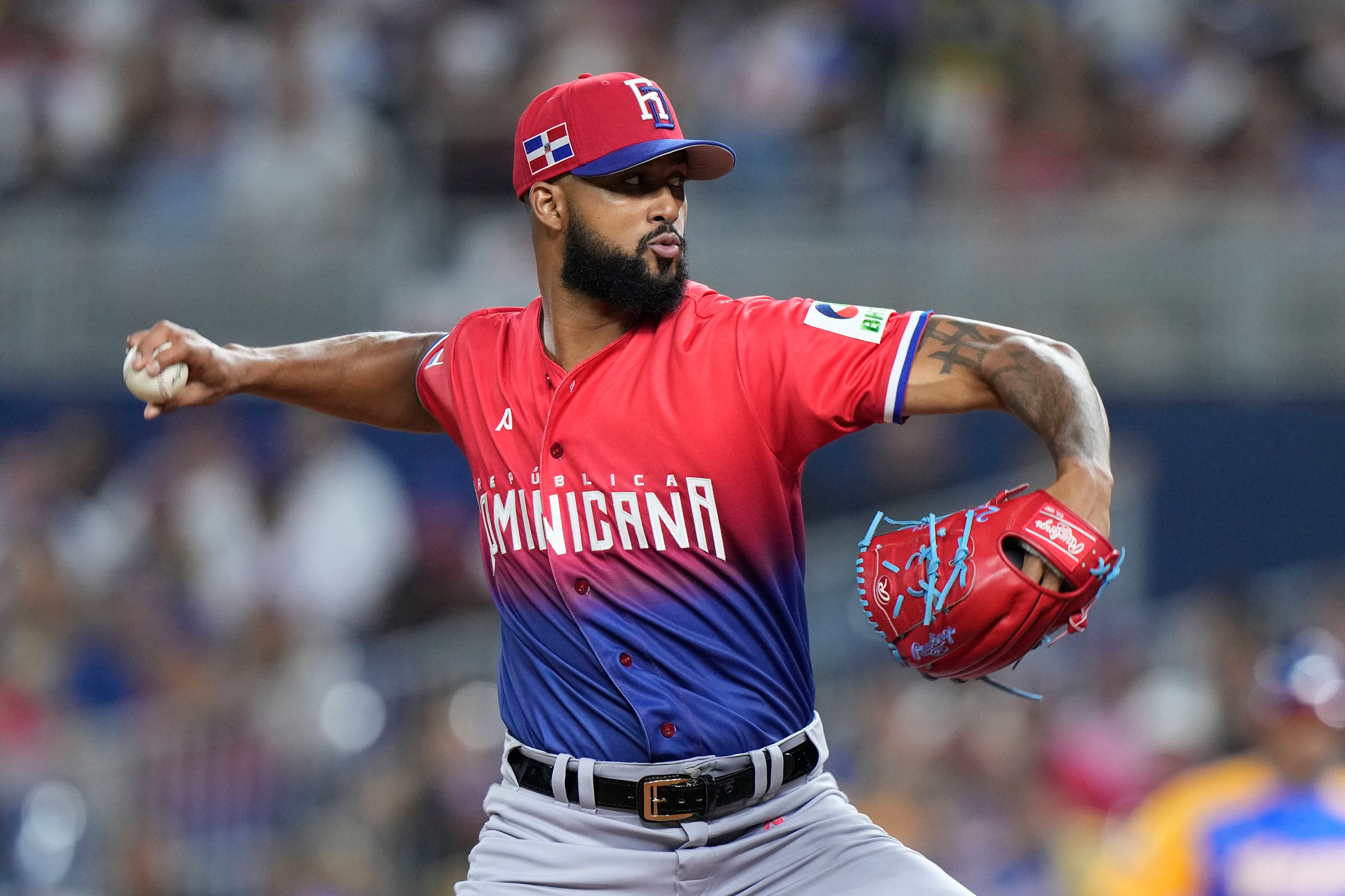 Chadwick Tromp hits a solo home run to give the Netherlands an early lead  over Italy