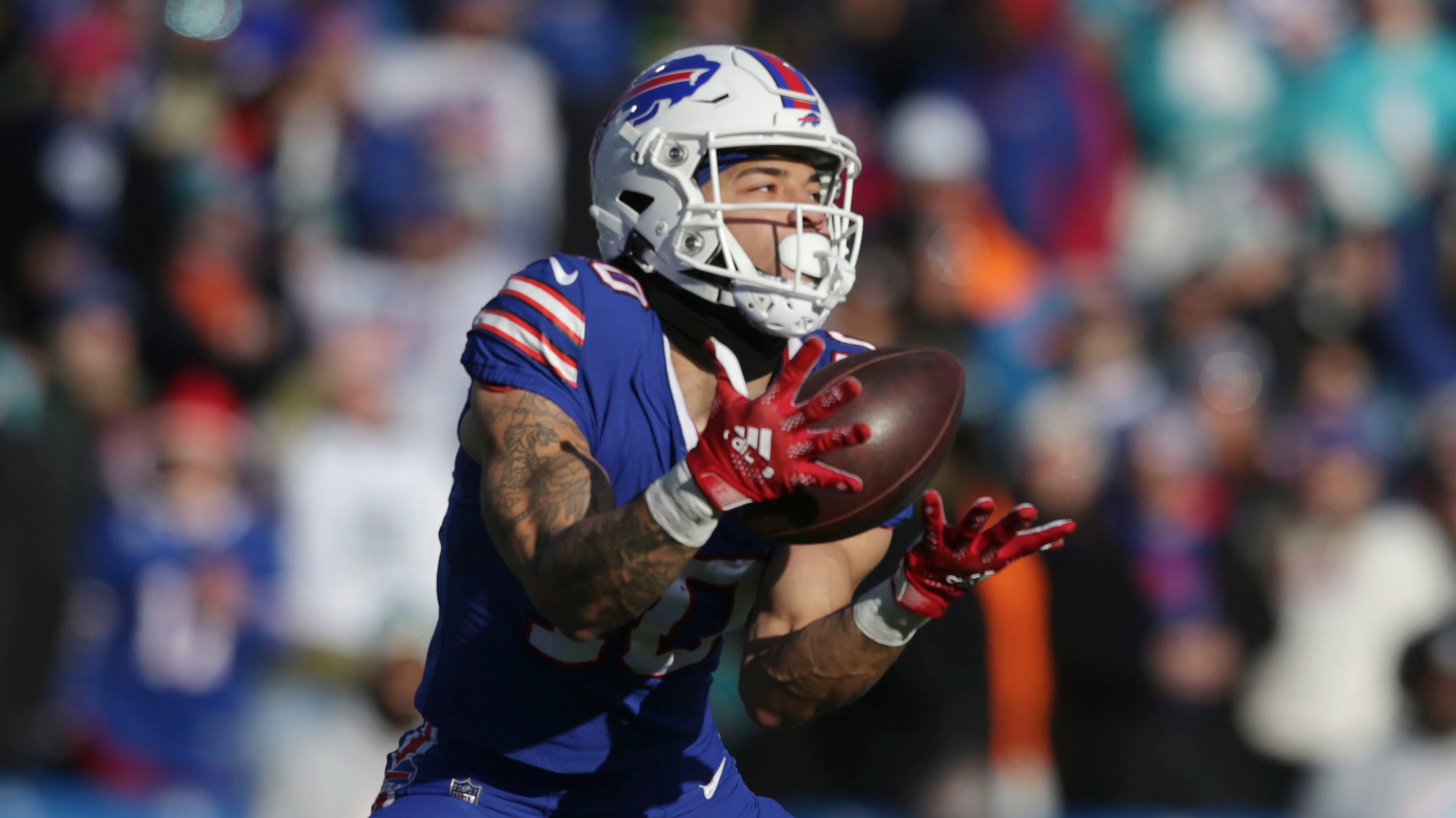 Bills hang on for 34-31 wild-card win over Dolphins 