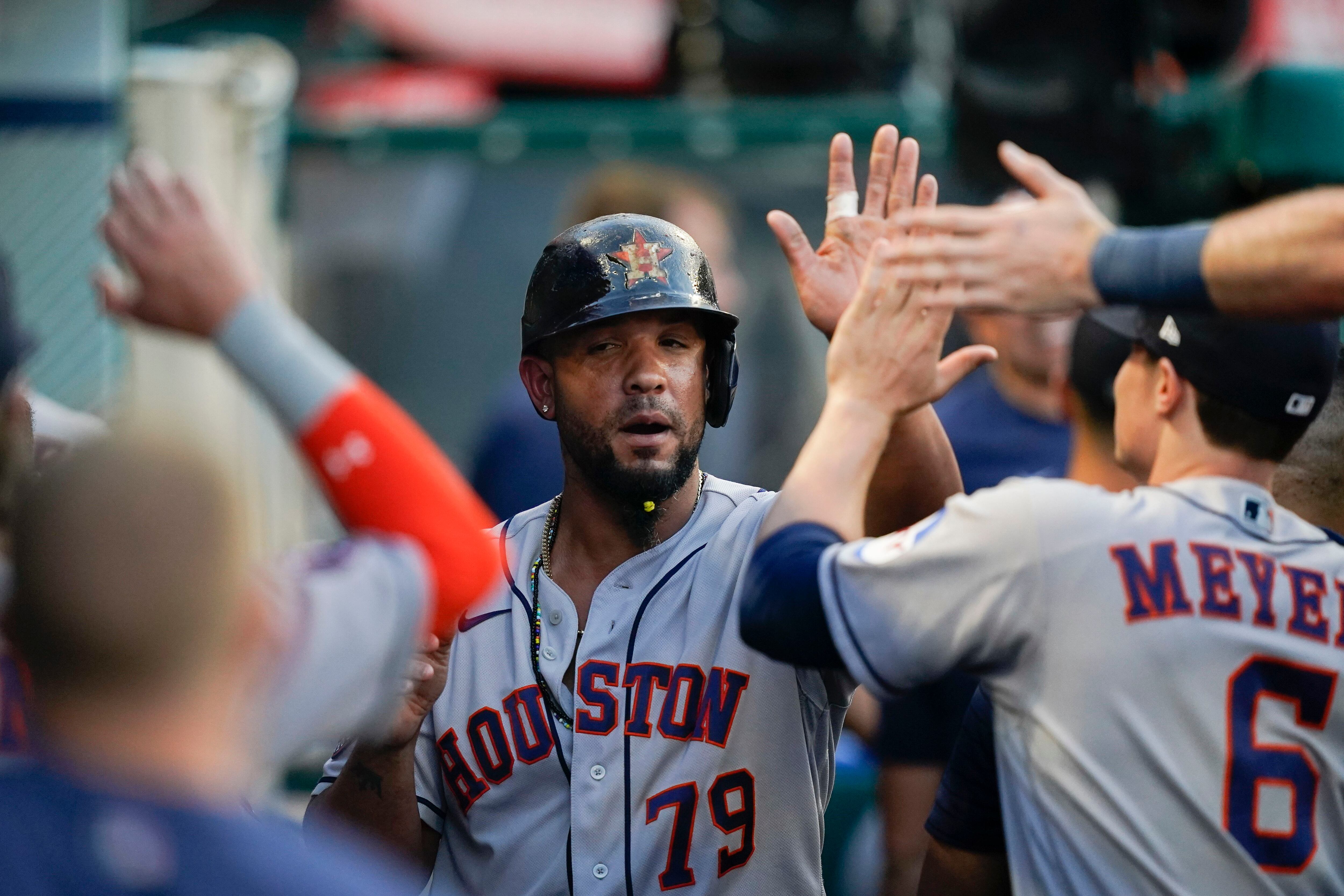 Dubon's host family watches debut, 07/07/2019