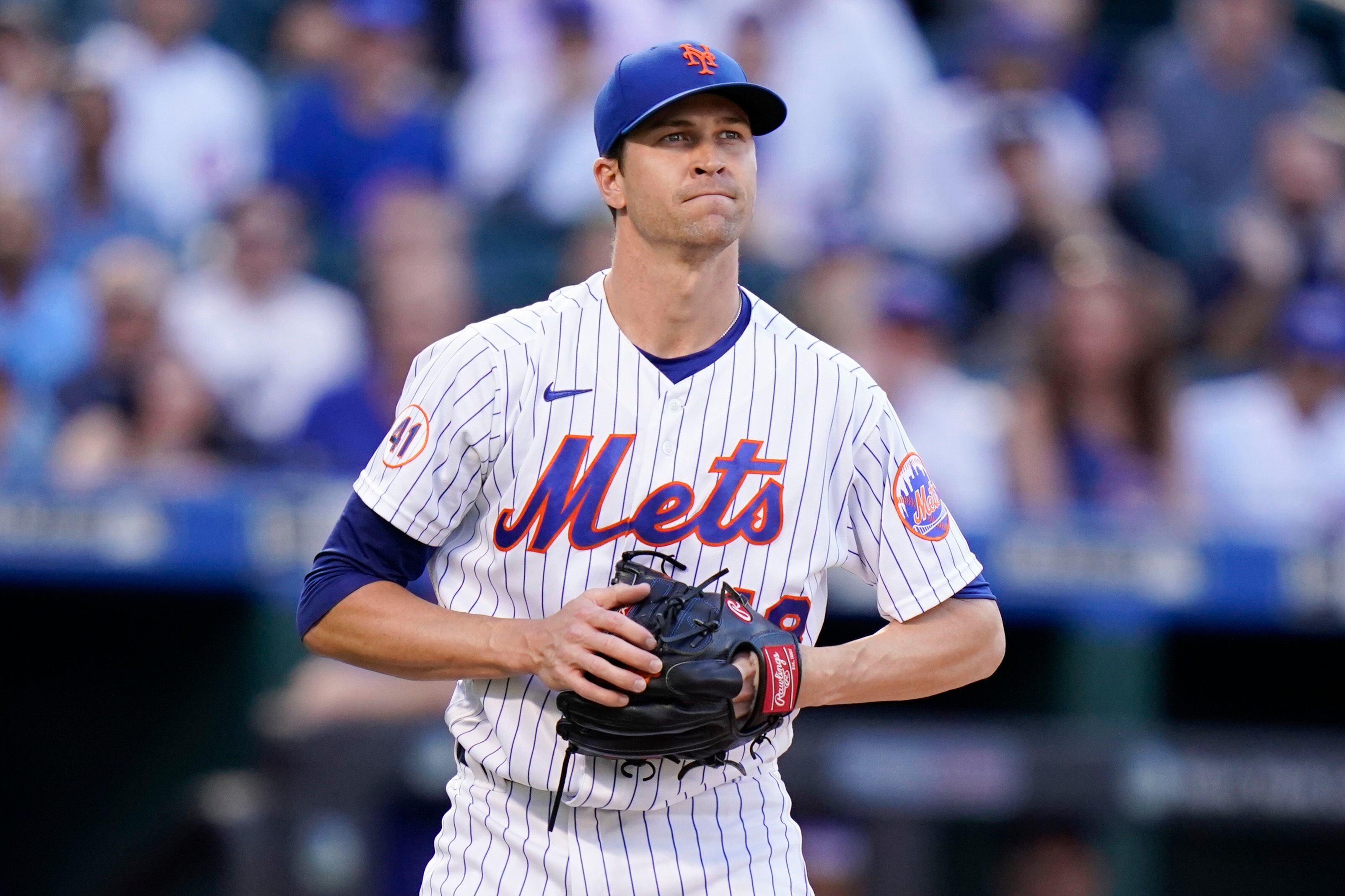 Jacob deGrom has shoulder tightness