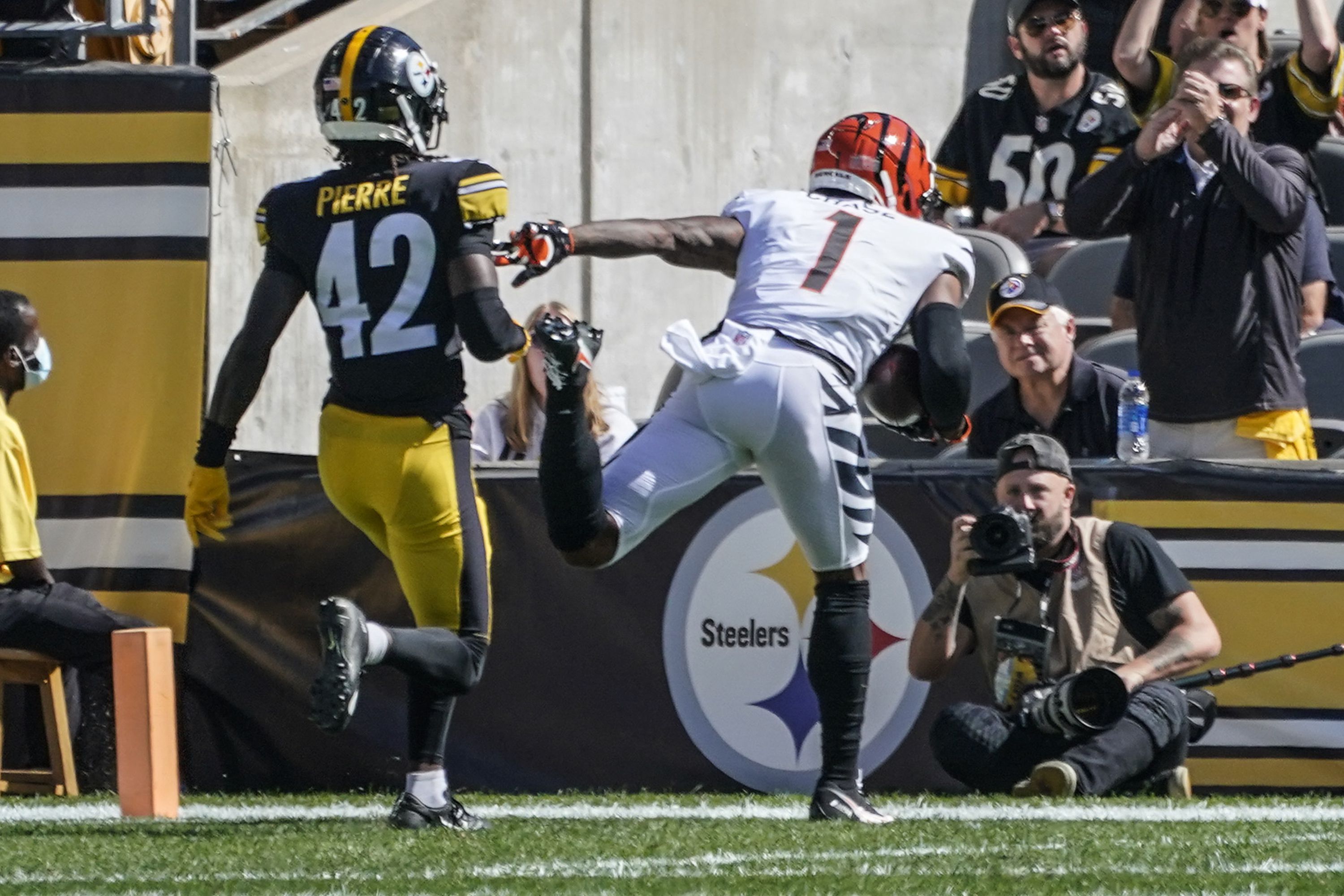 Video: Odell Beckham Jr. Attends NFL Season Opener, Joins Rams For Pregame  Ceremony 