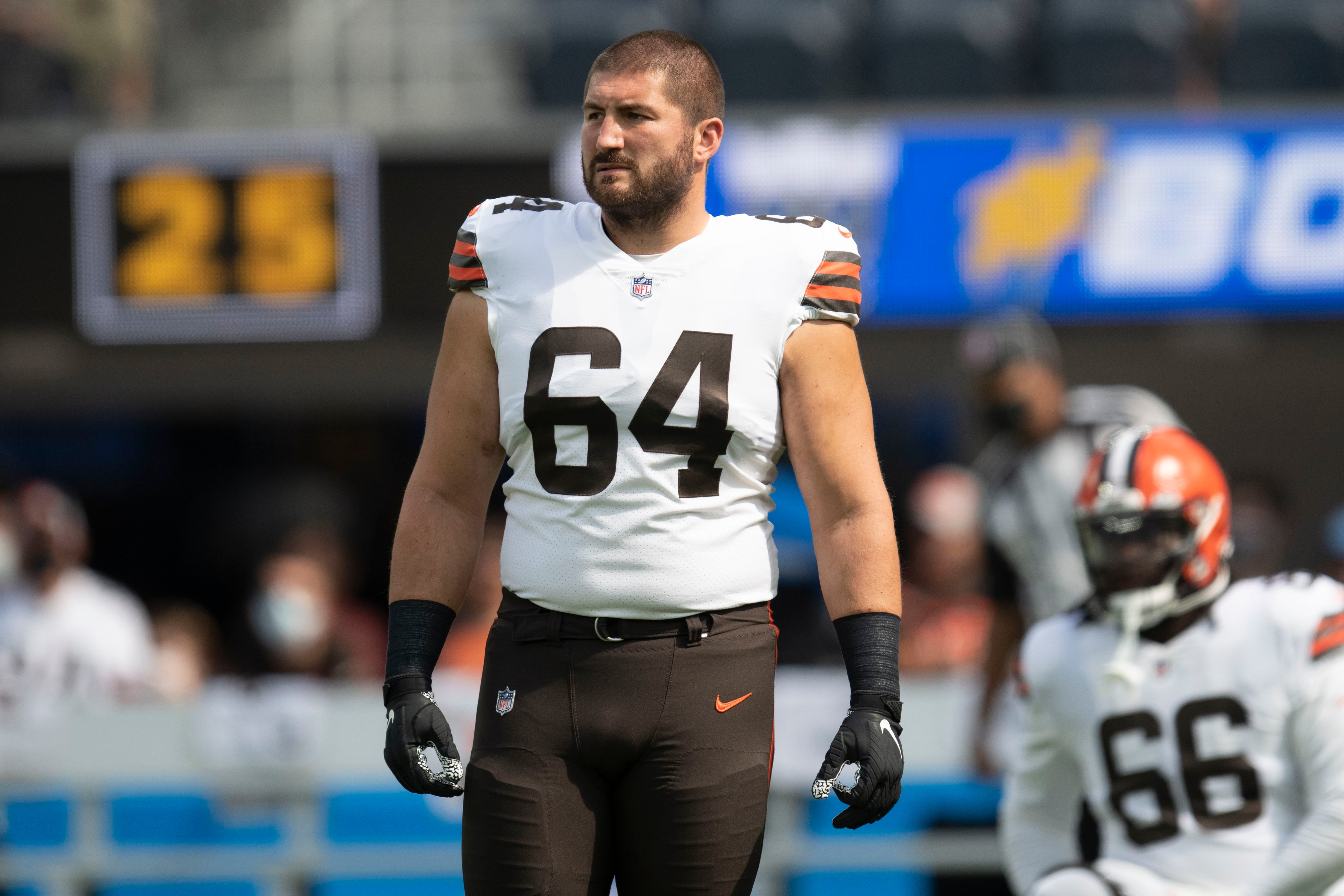 Browns agree to terms with center Ethan Pocic