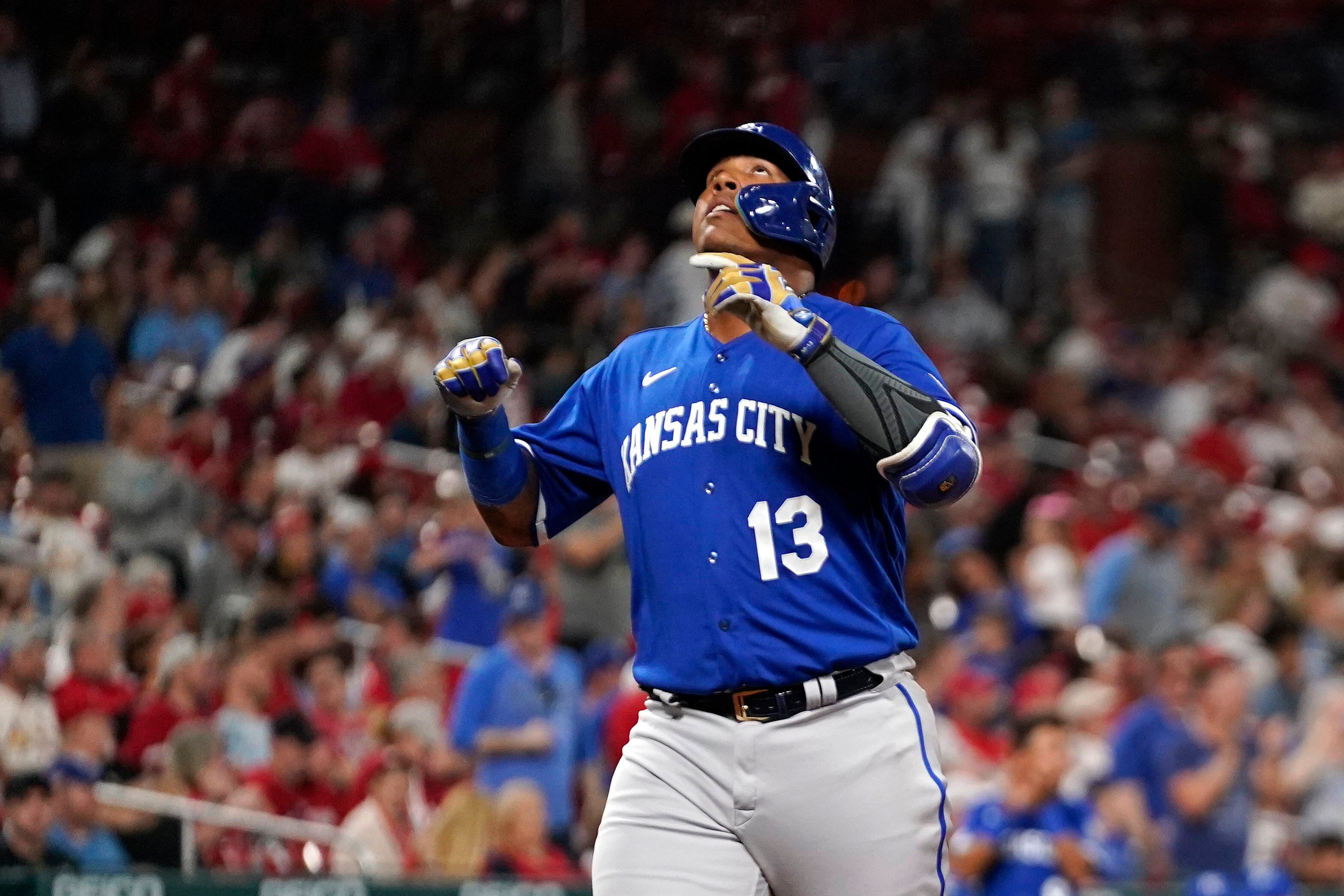 Pujols homers, gets 3 hits to propel Cards past Royals