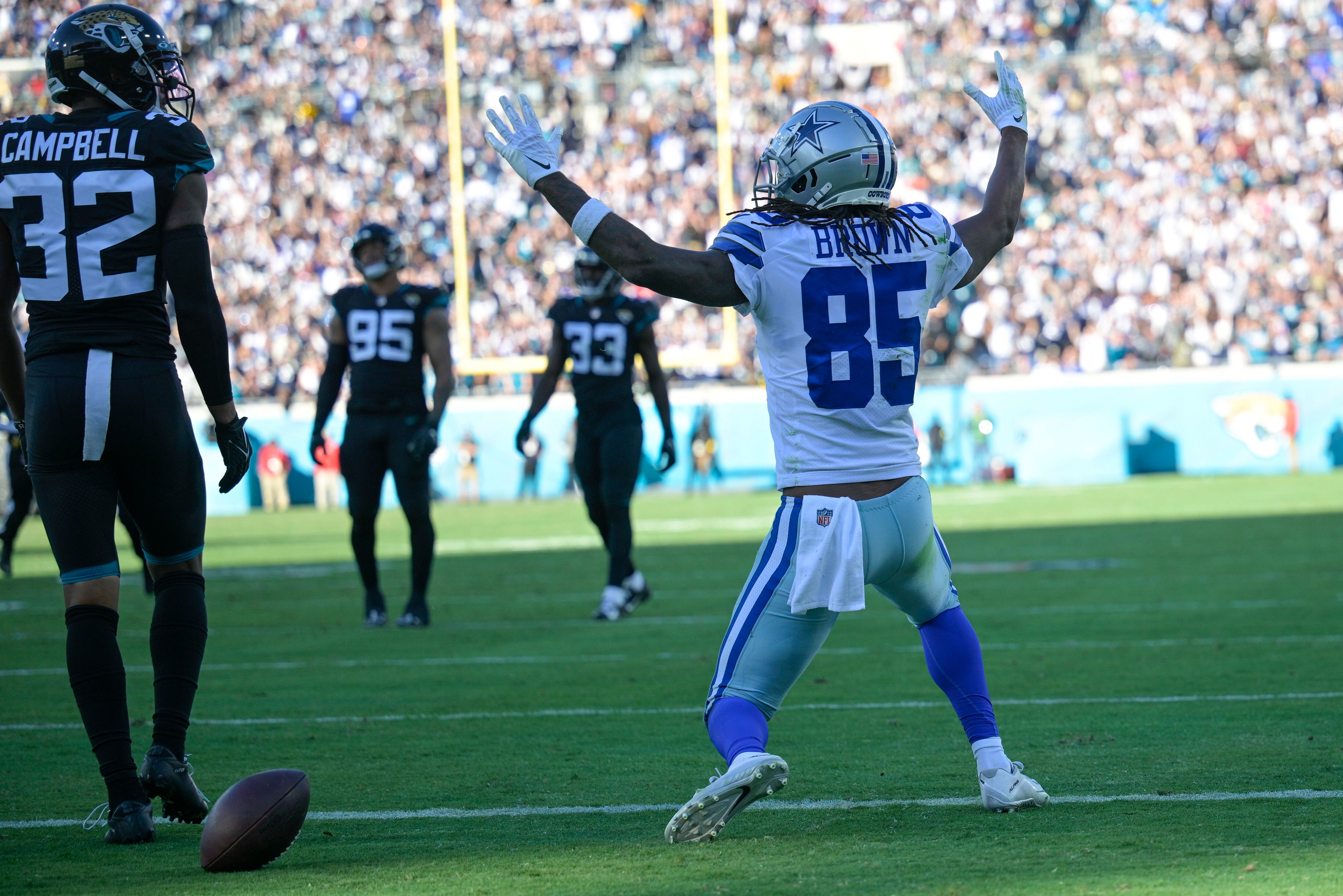 December 18, 2022: Jacksonville Jaguars wide receiver JAMAL AGNEW (39) runs  the ball during the Jacksonville Jaguars vs Dallas Cowboys NFL game at TIAA  Bank Field Stadium in Jacksonville, Fl on December