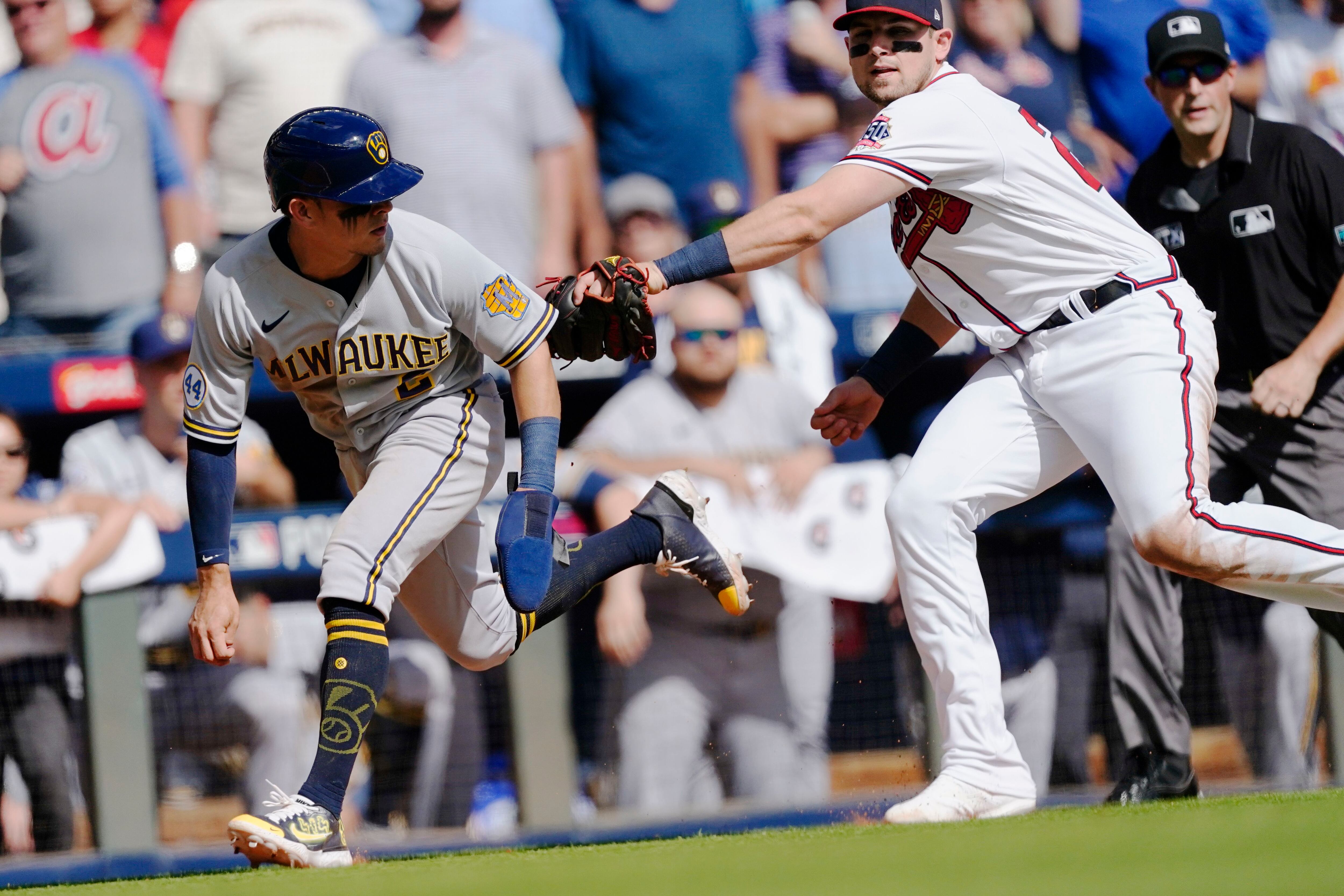 Braves: Chipper Jones has trouble with pop fly at Truist Park (Video)