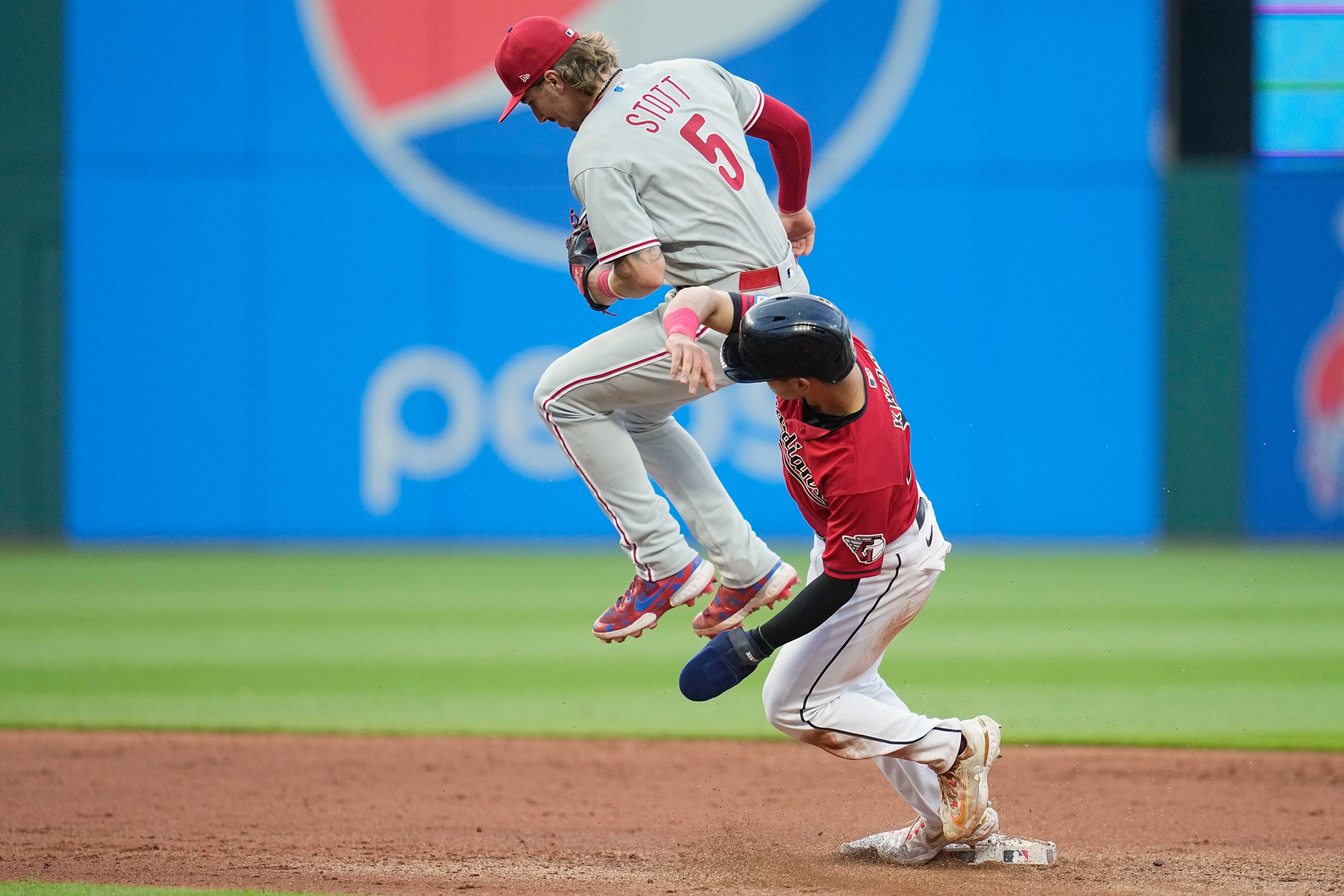 Bryce Harper makes impression at first, but Phillies fall to