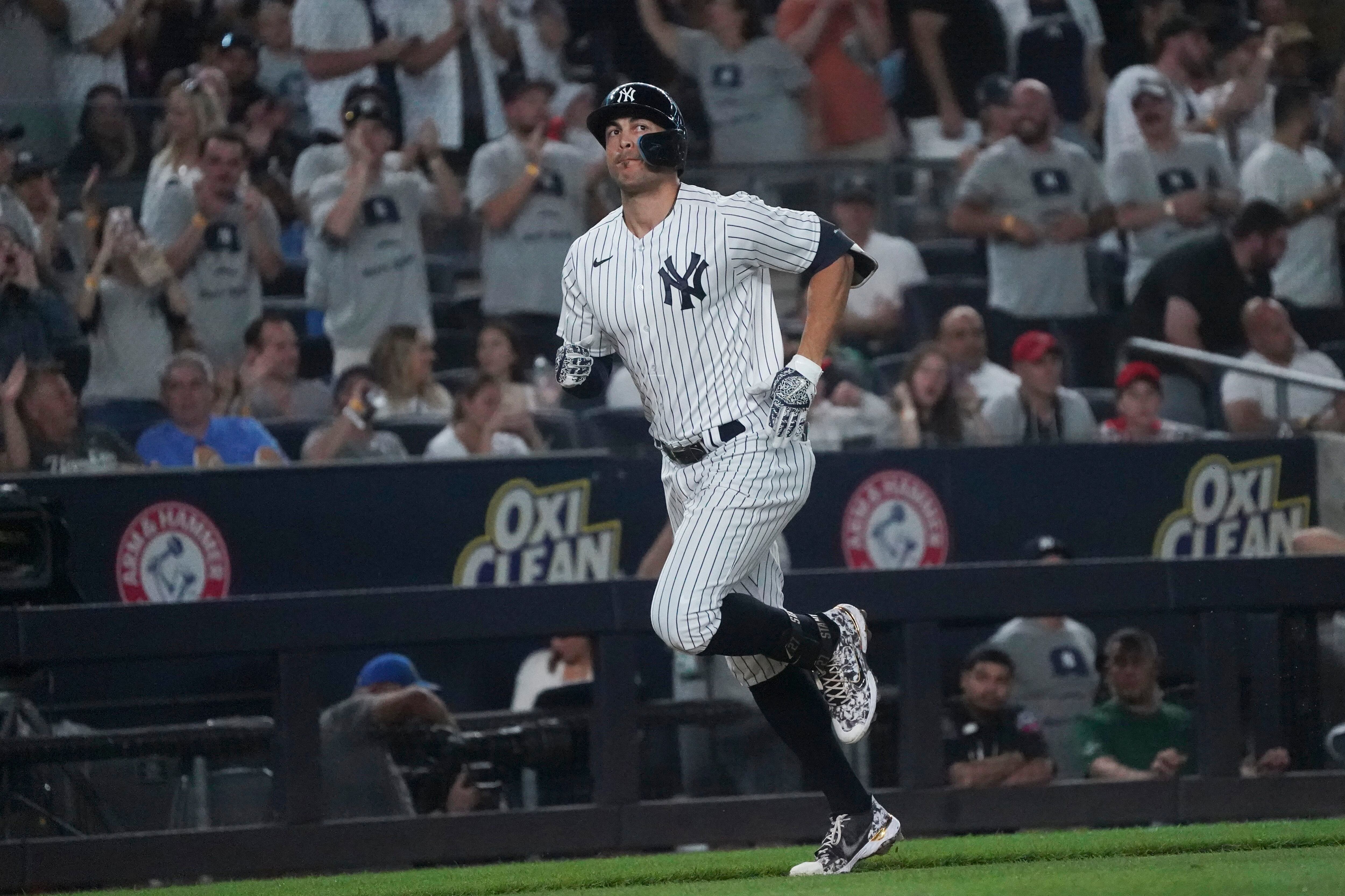 GIF: Justin Verlander throws Kate Upton a baseball between innings