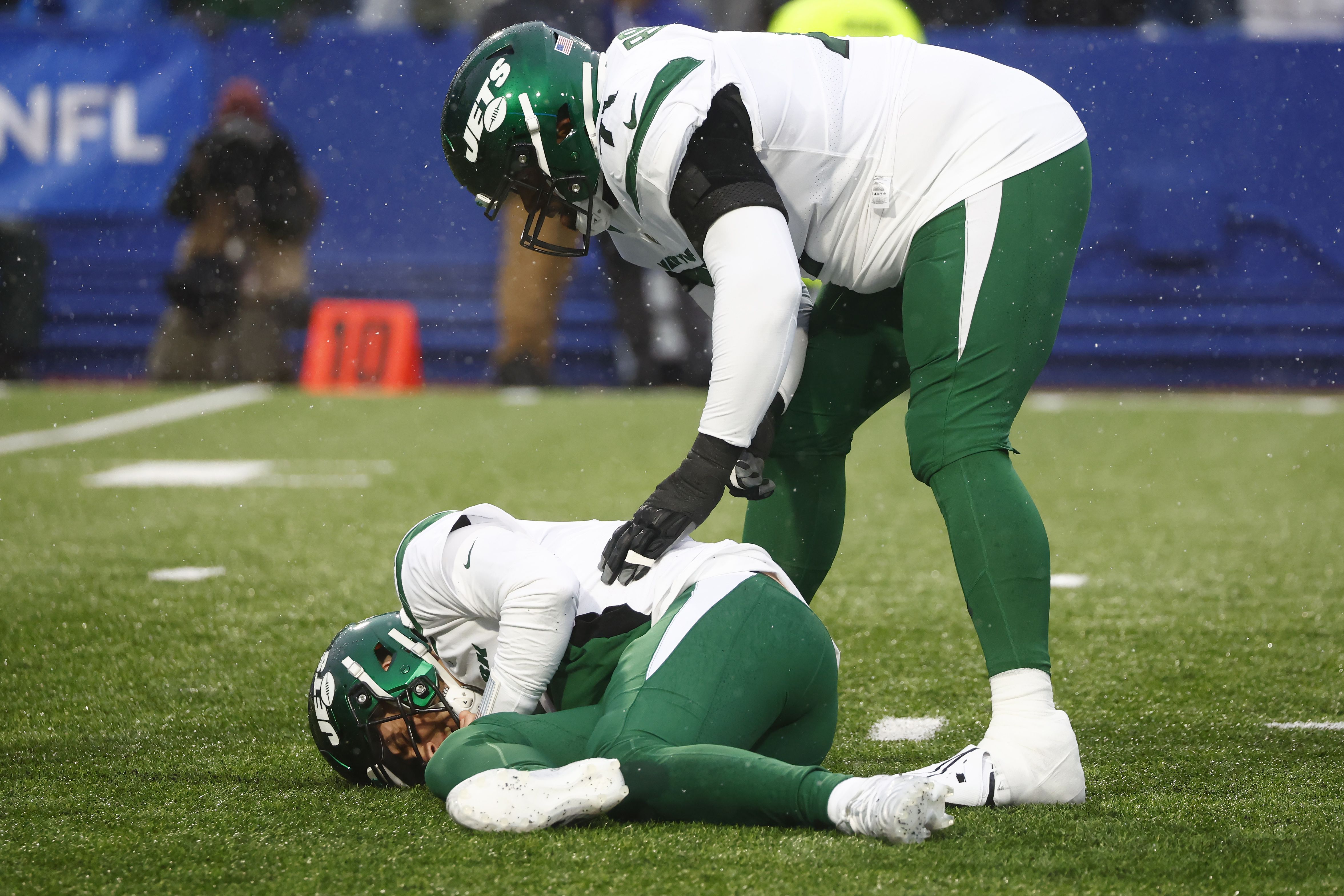 Jets 17-45 Bills: Allen, Bills dominate White, Jets in 45-17 rout