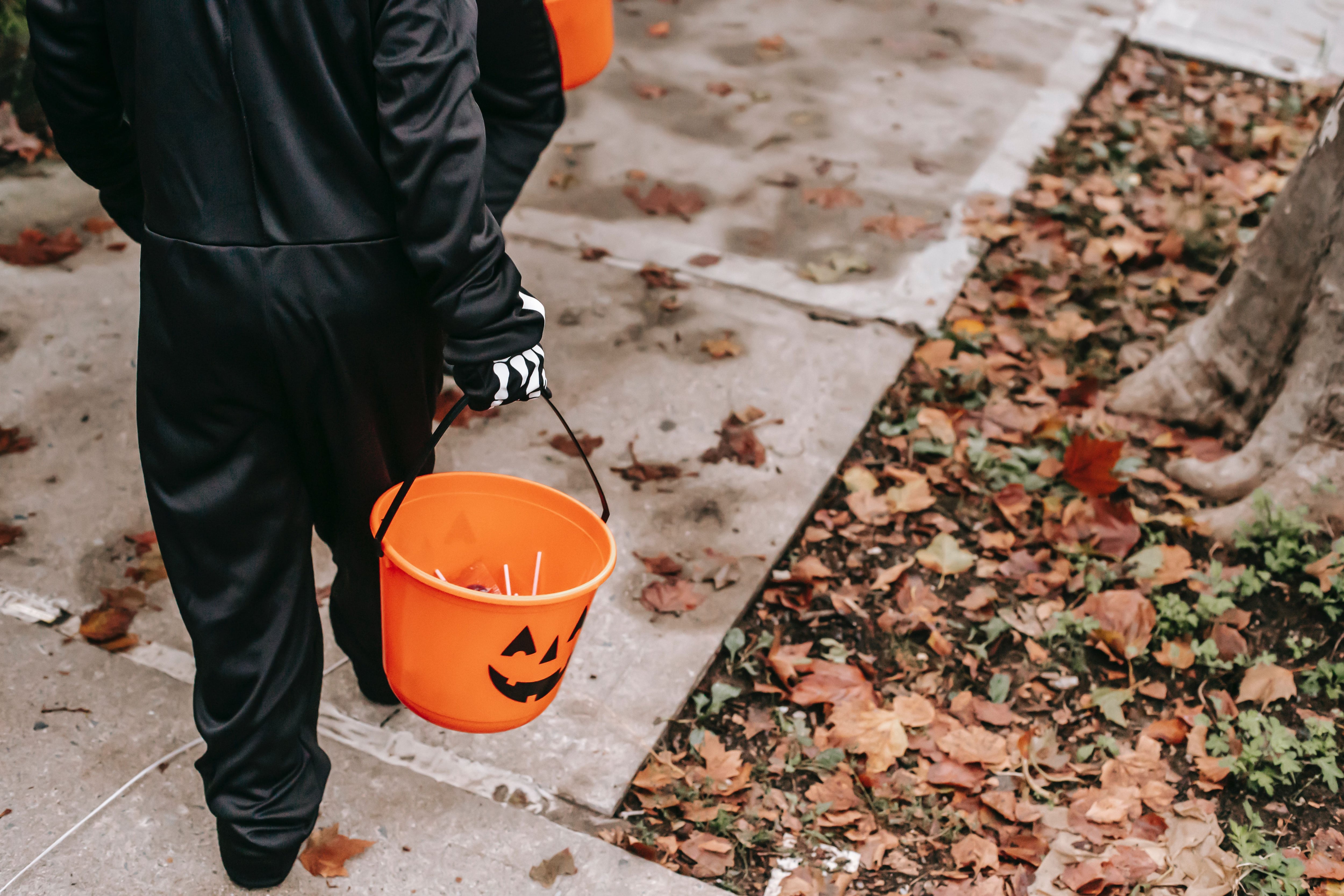 How to avoid sex offenders, predators on your Halloween trick-or-treating route
