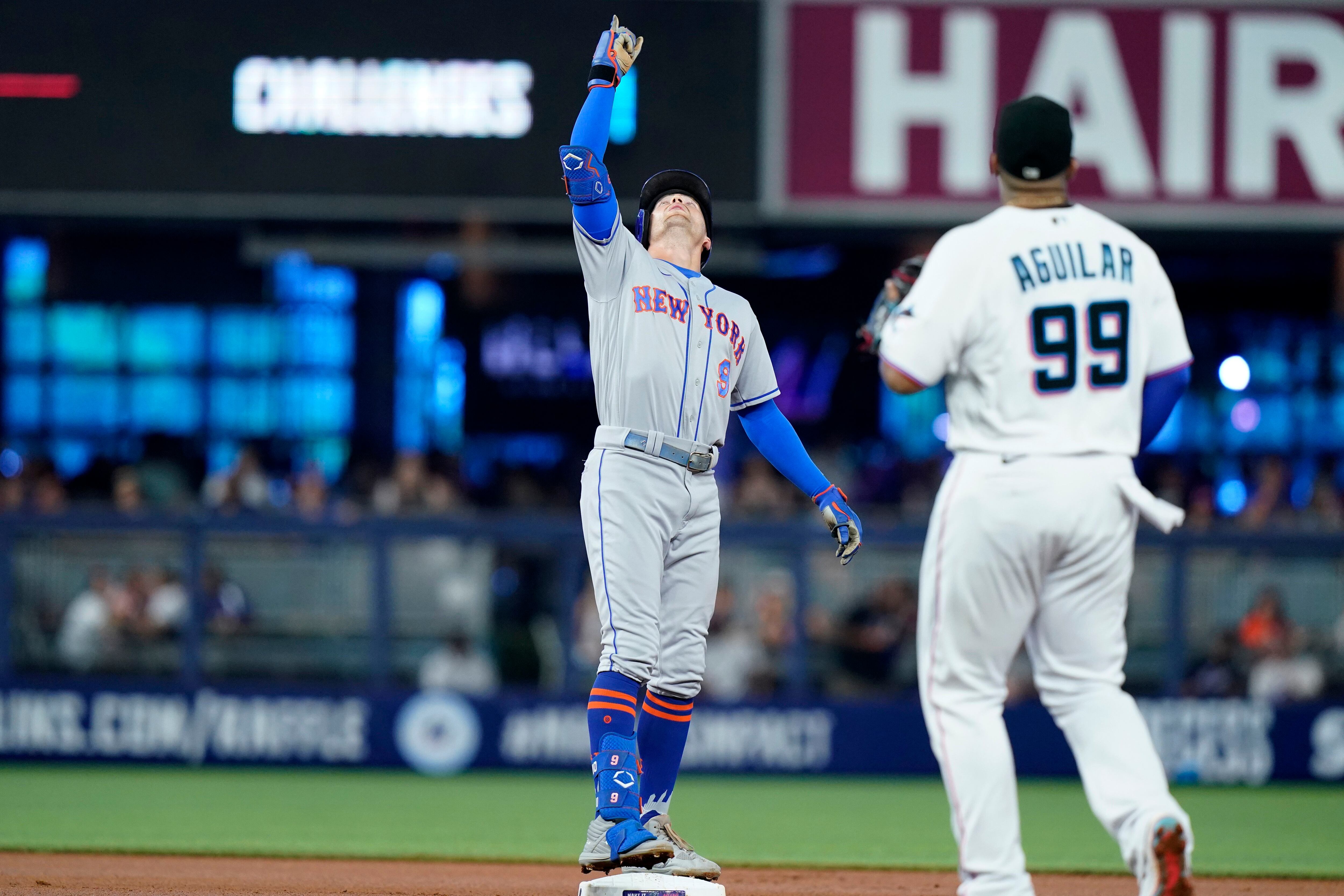 Carlos Carrasco exits with back tightness, Mets swept by Astros