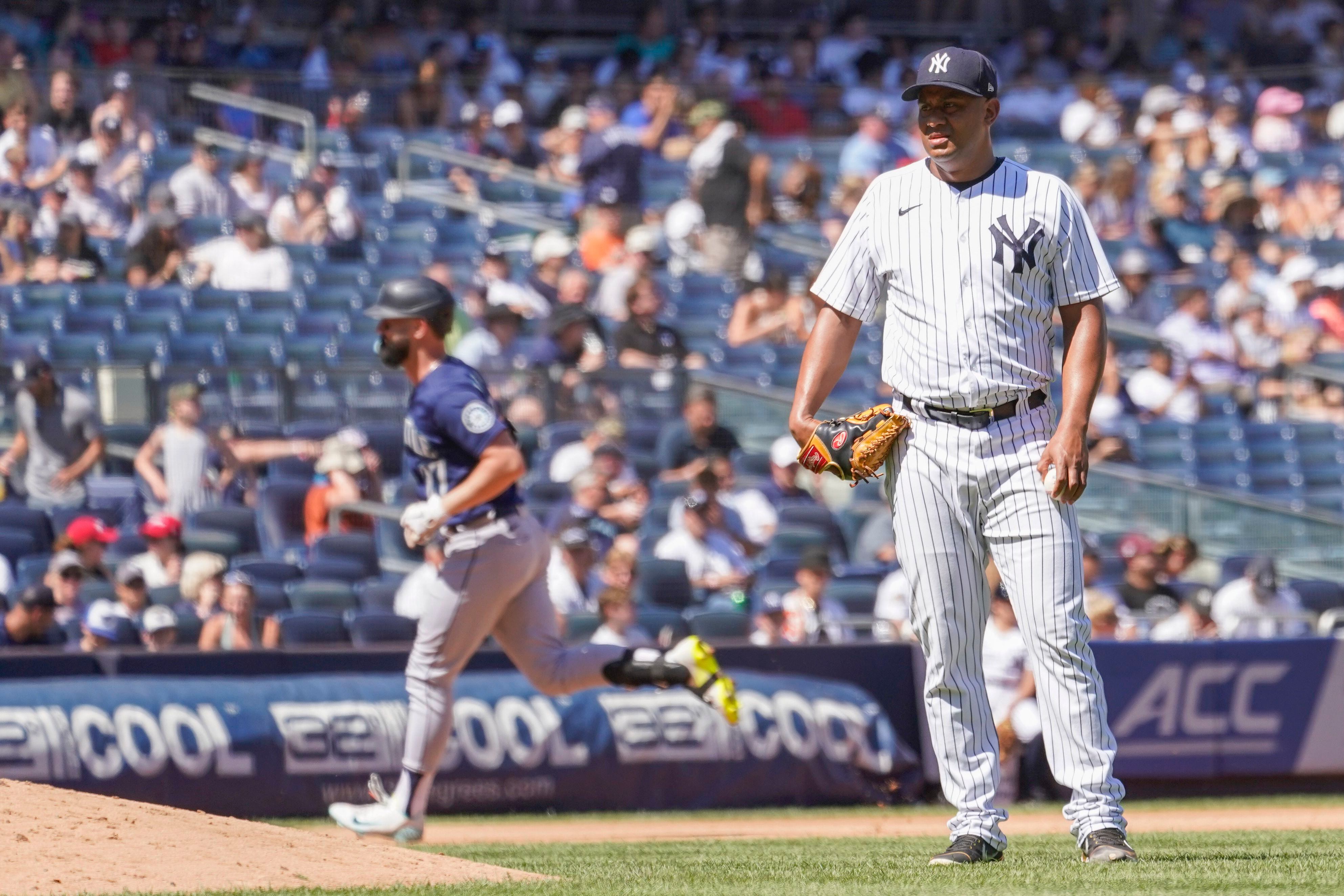 MLB Roundup: Castillo impresses in debut, Mariners shell Cole in win over  Yankees