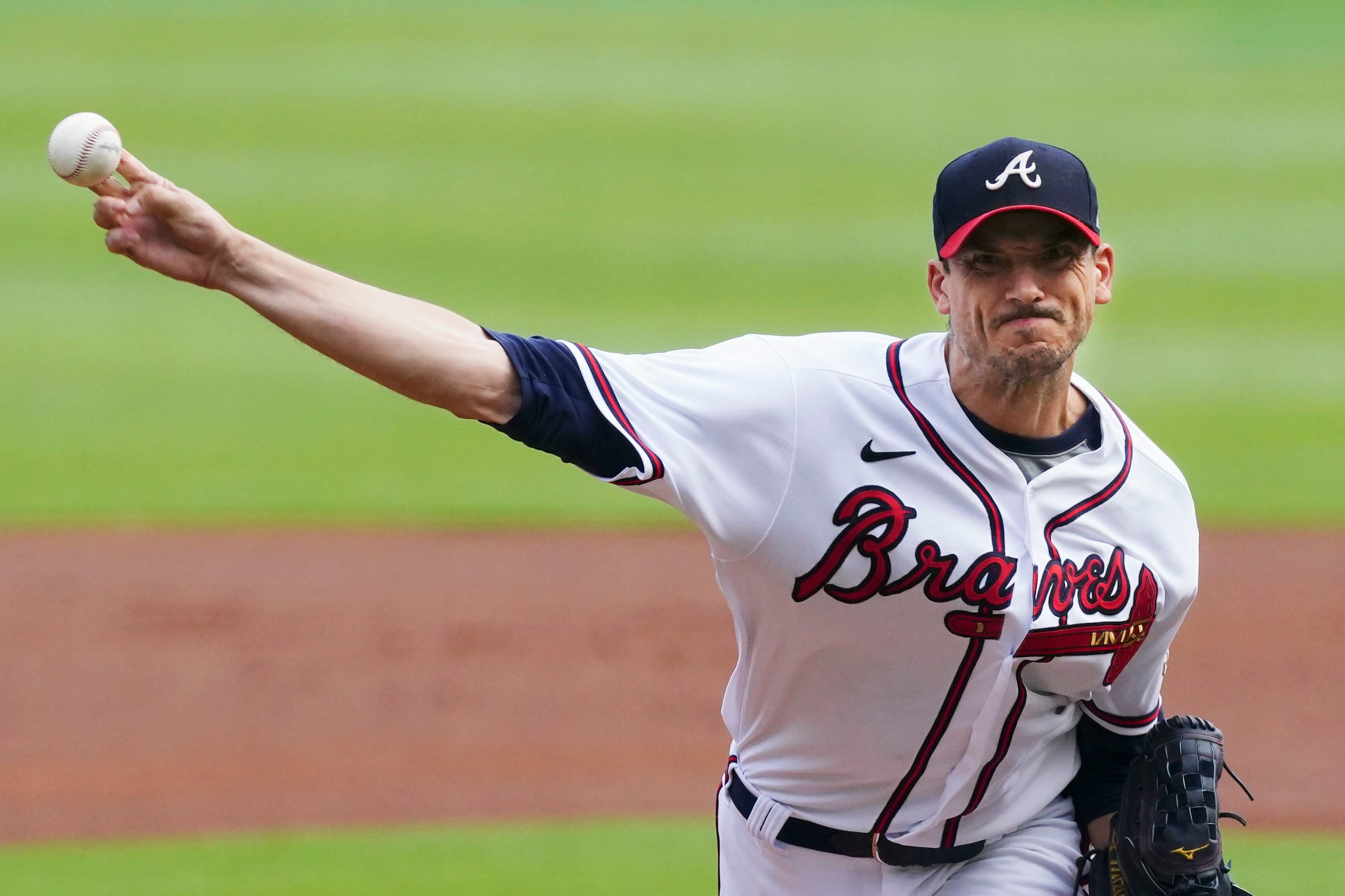 Huascar Ynoa of the Atlanta Braves delivers the pitch in the first