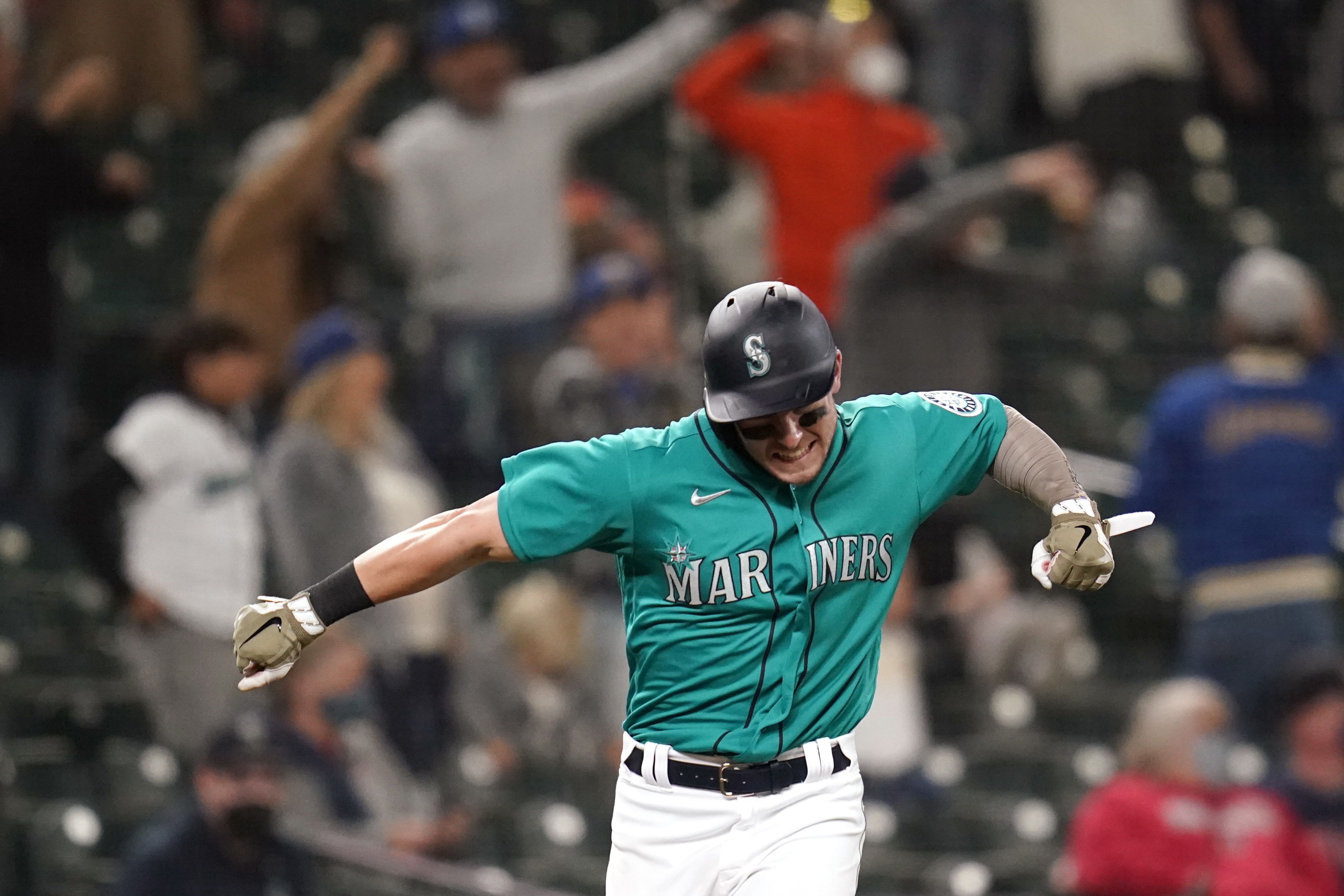 Mariners' Kyle Seager plans to play through a fractured big toe