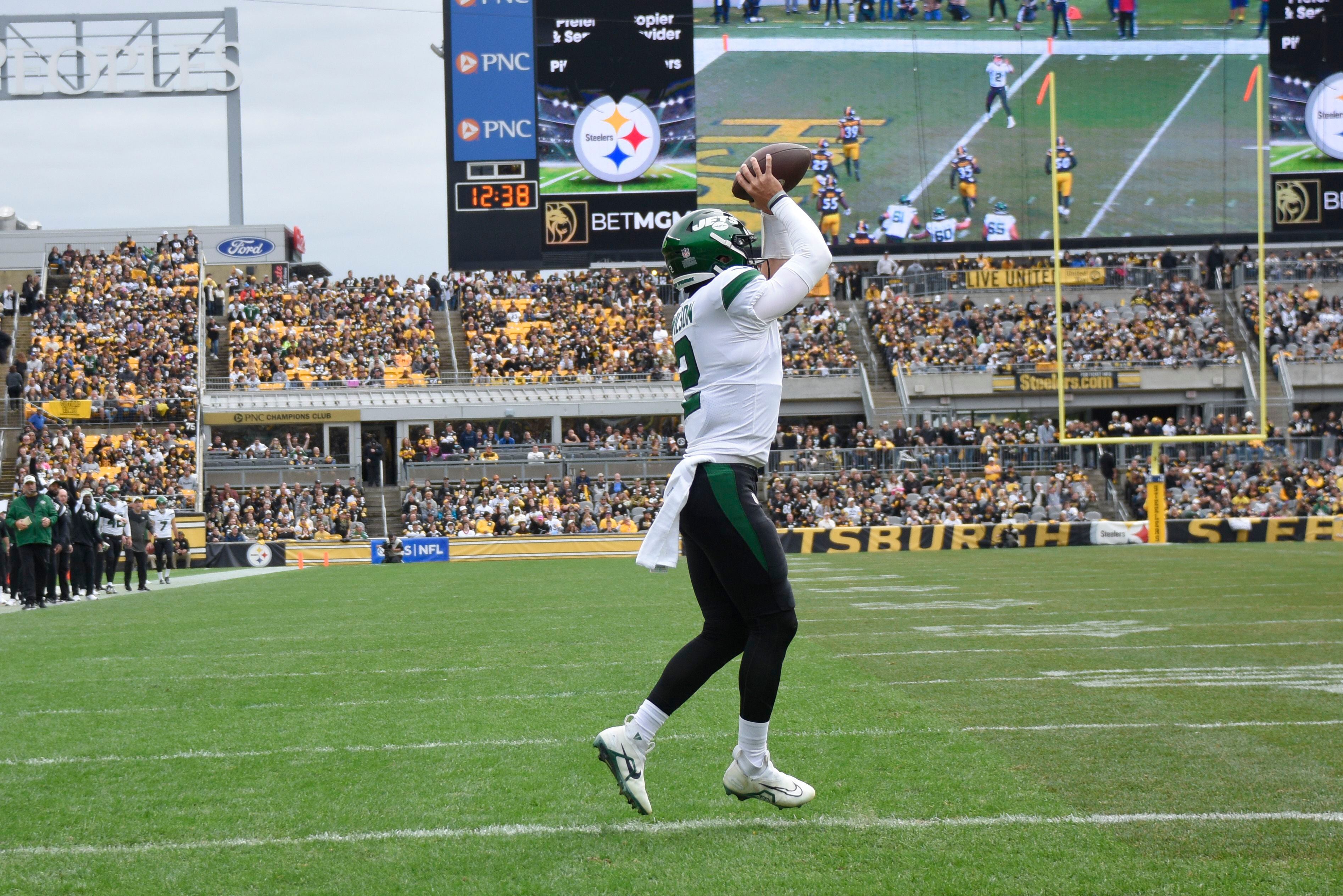 Zach Wilson engineers 2 late touchdown drives, Jets surprise Steelers - CBS New  York