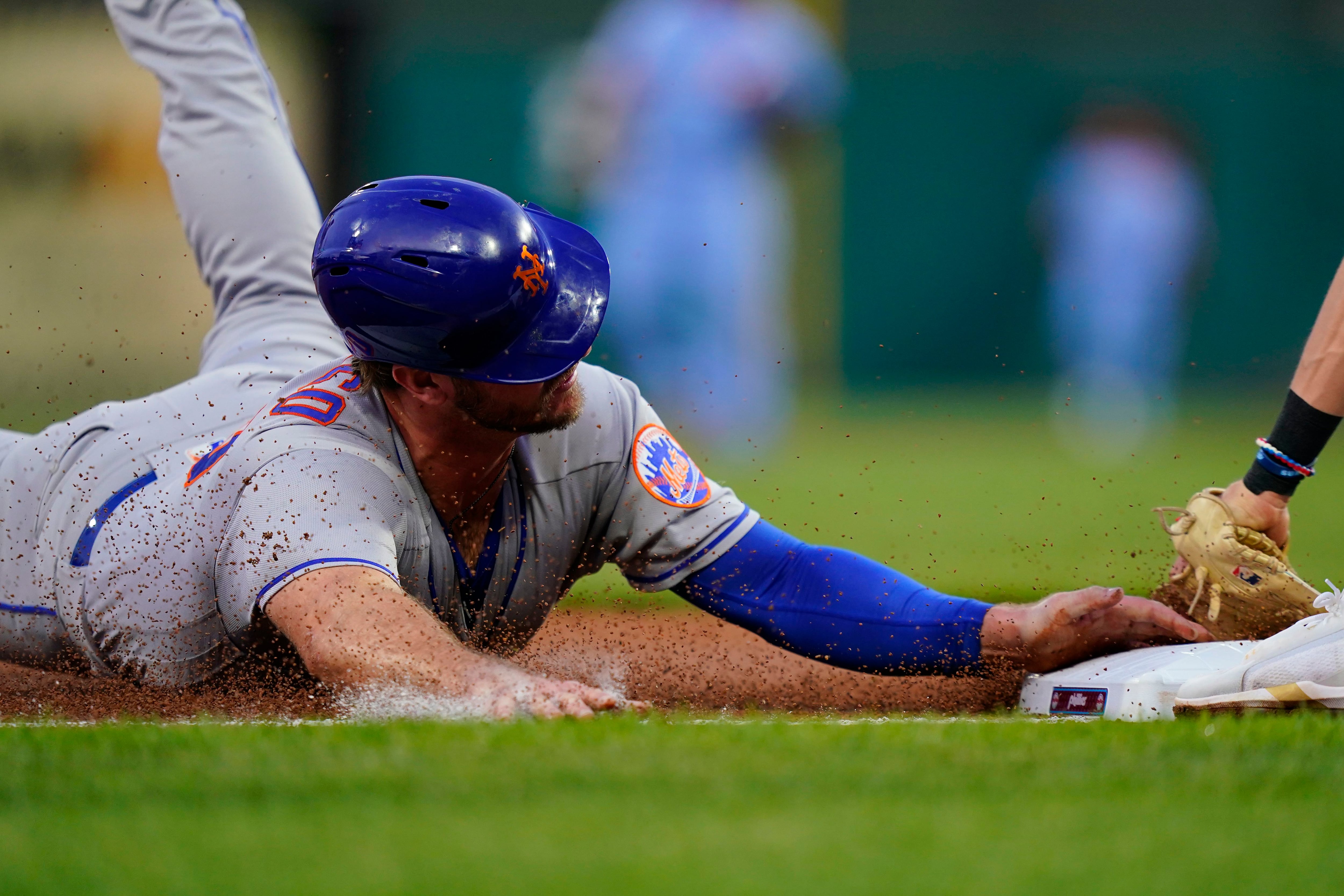 Mets floor Phillies with 7-run 9th, Marte caps 8-7 win