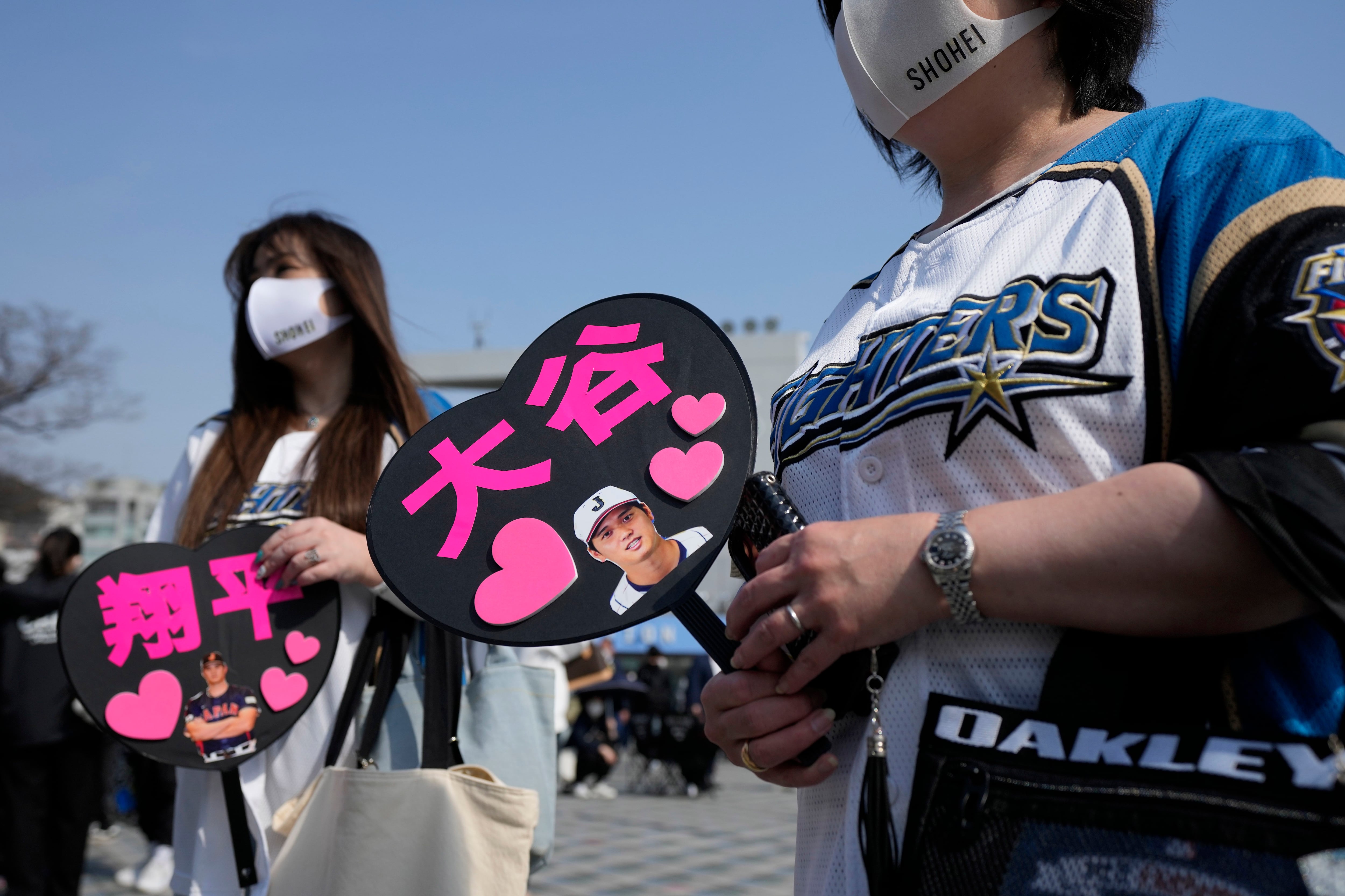 Baseball: Nippon Ham introduces yellow jersey Nippon Ham Fighters