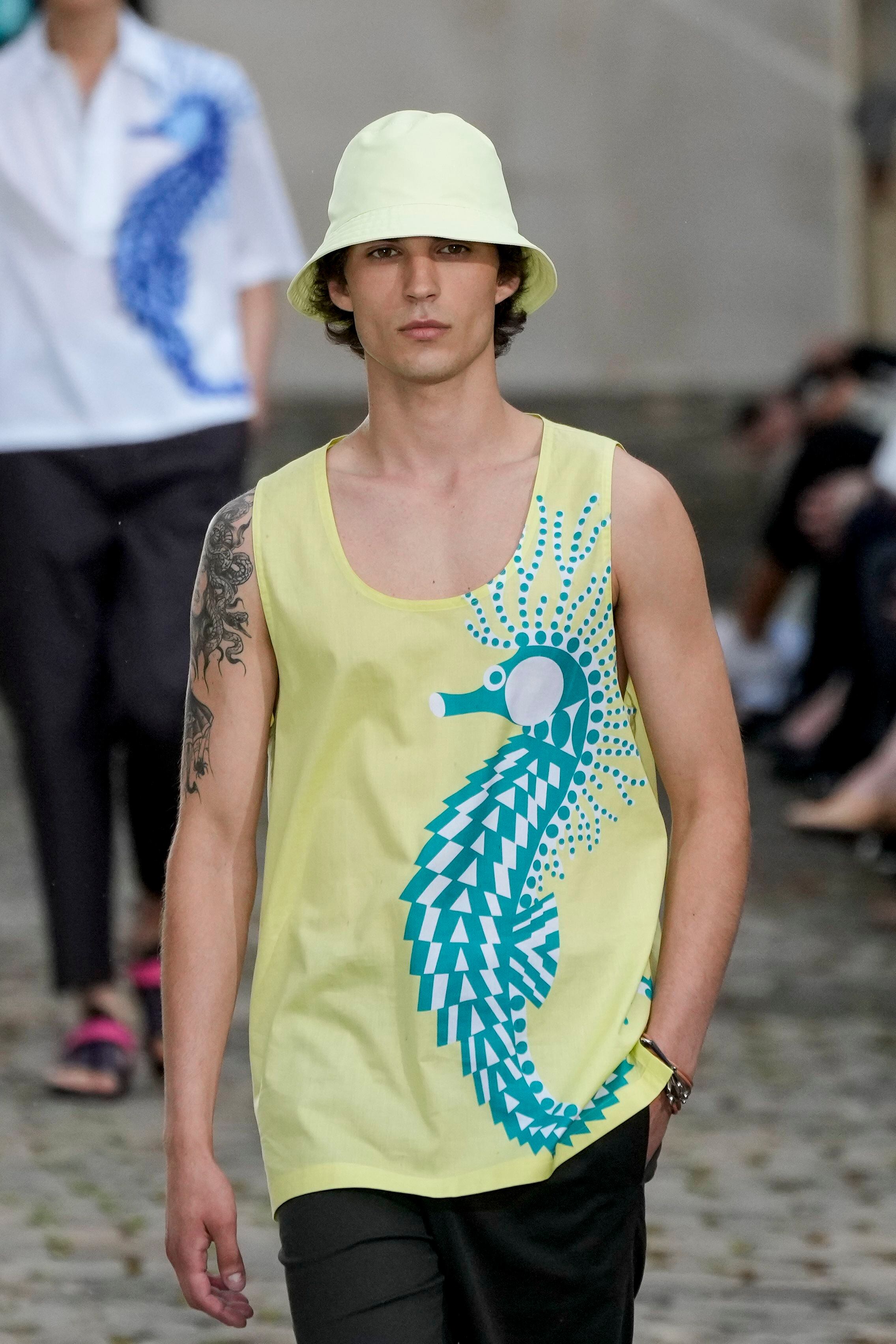 Paris Fashion Week: Loewe's Jonathan Anderson takes inspiration from a  giant red tropical flower - CNA Lifestyle