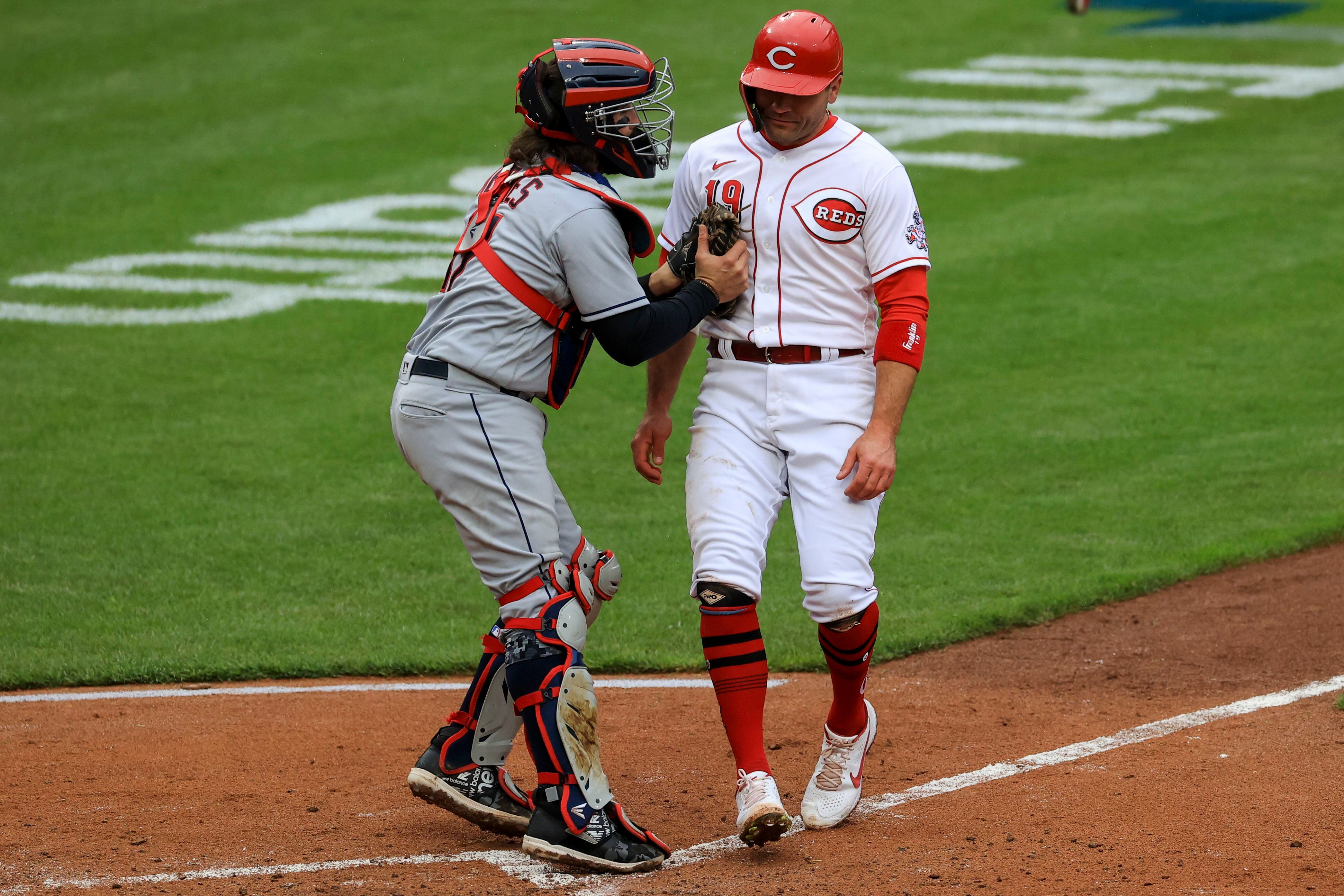 Reds put Moustakas on injured list, recall Schrock