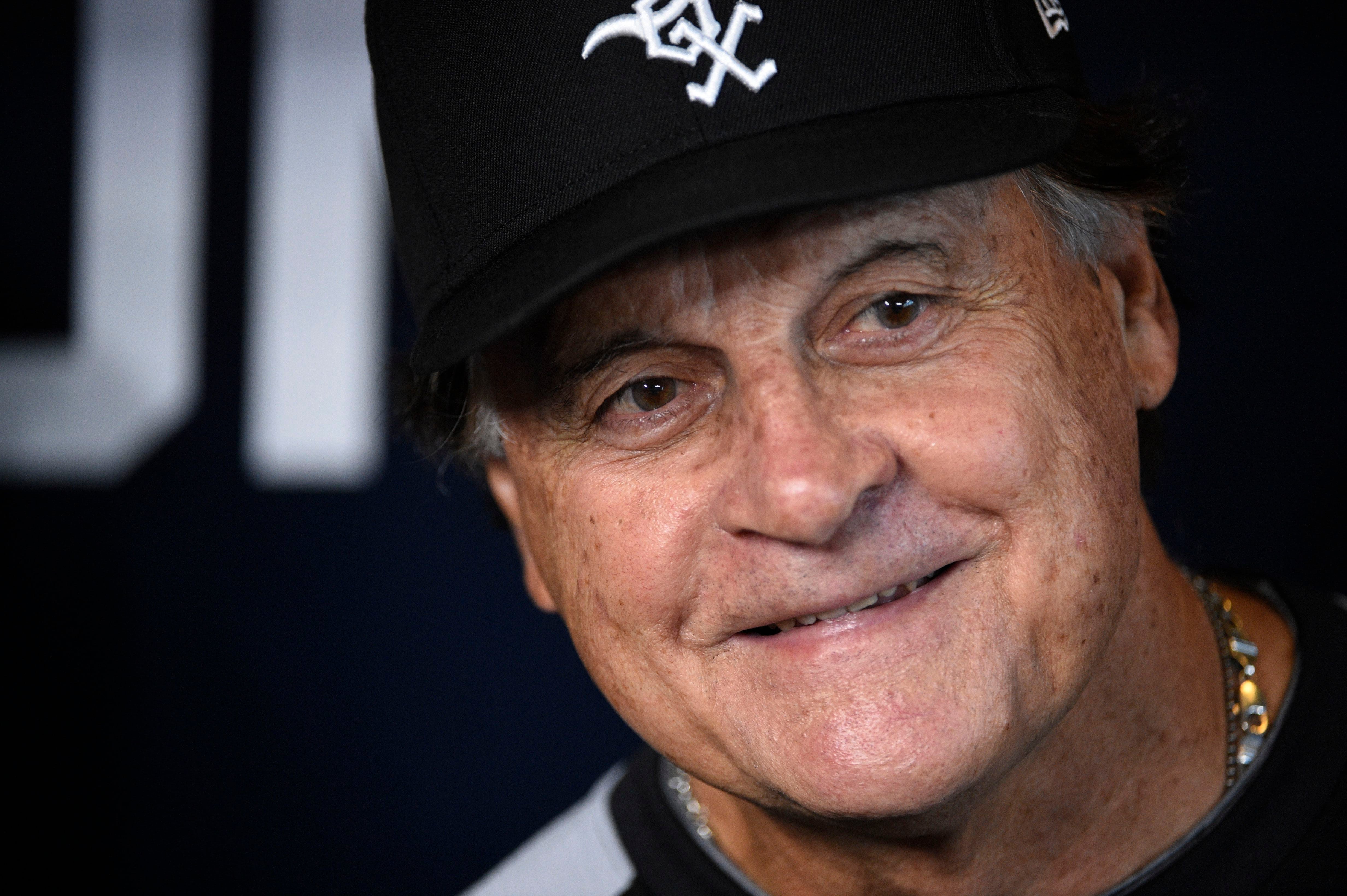 White Sox manager Tony La Russa announces retirement