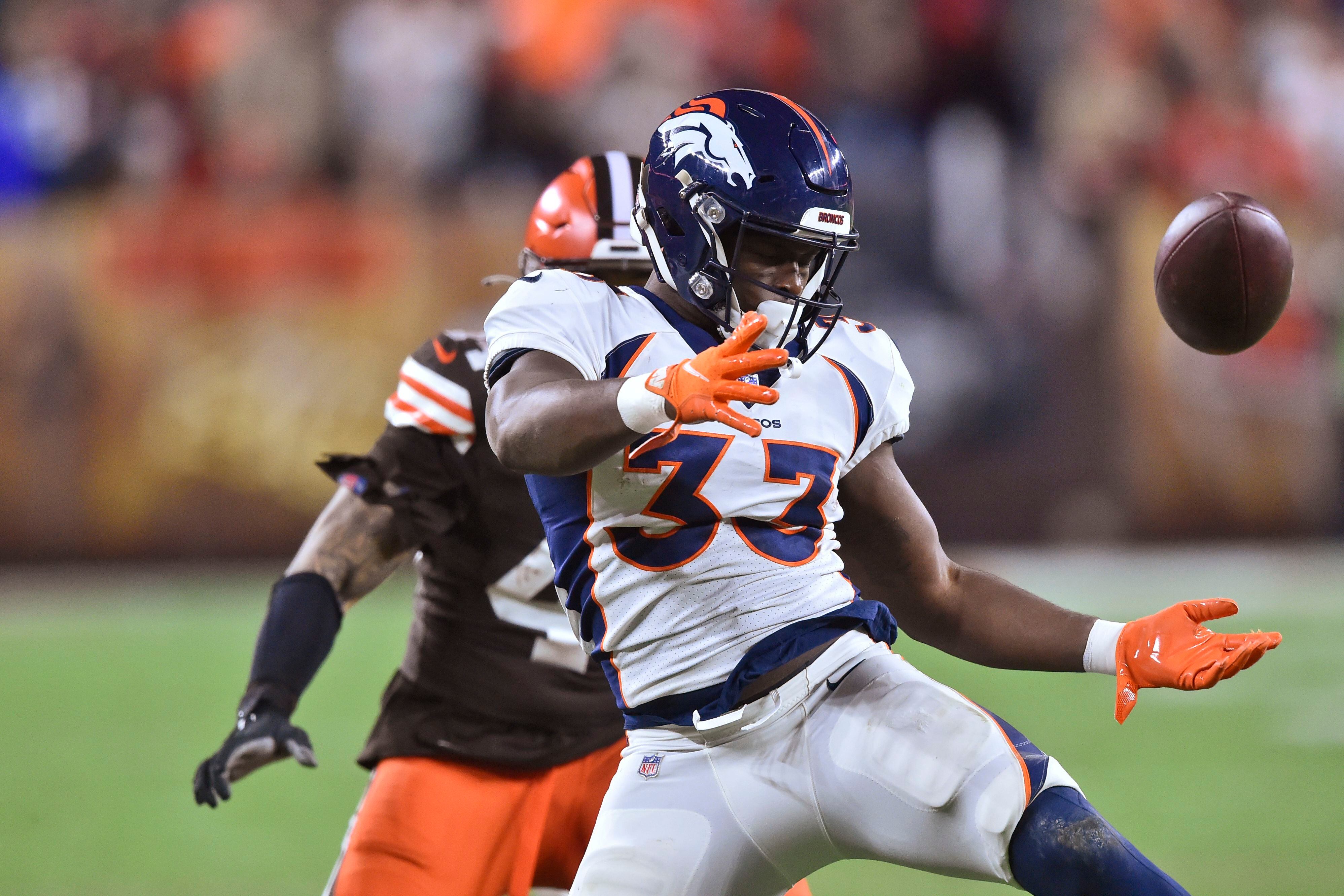 Broncos star Von Miller injures ankle against Cleveland Browns