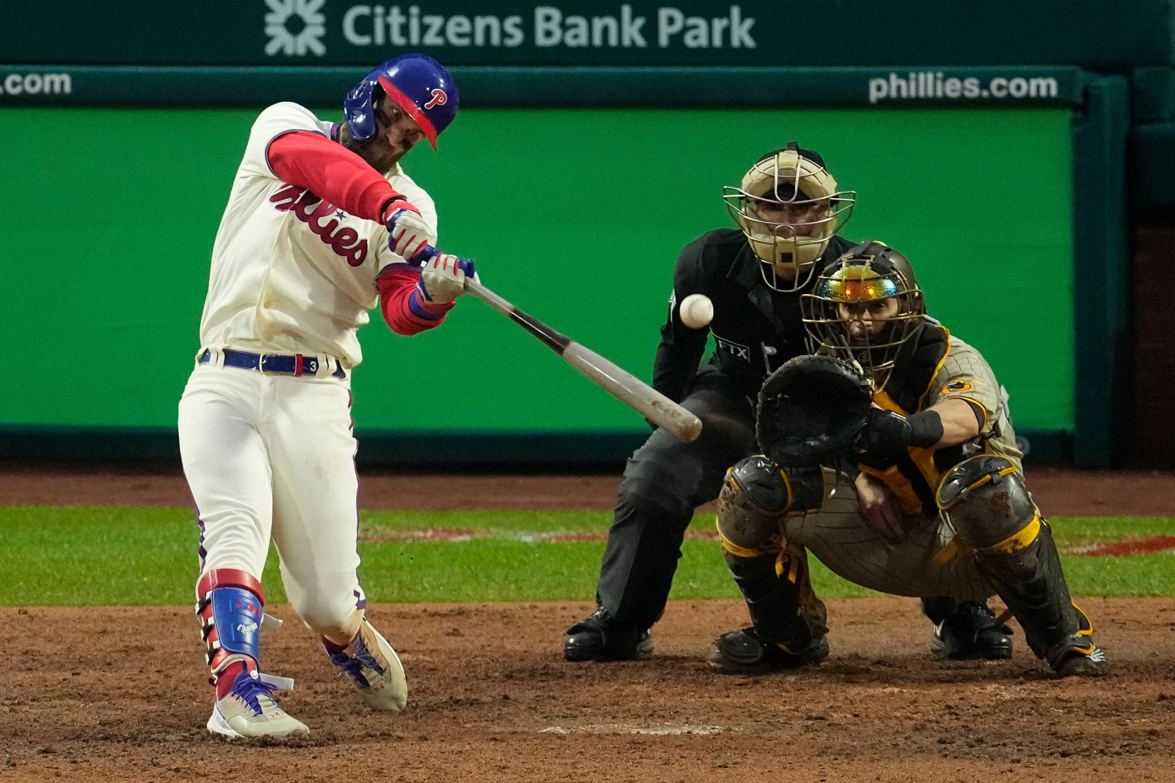 Harper breaks thumb in Phillies' 4-2 win over Padres