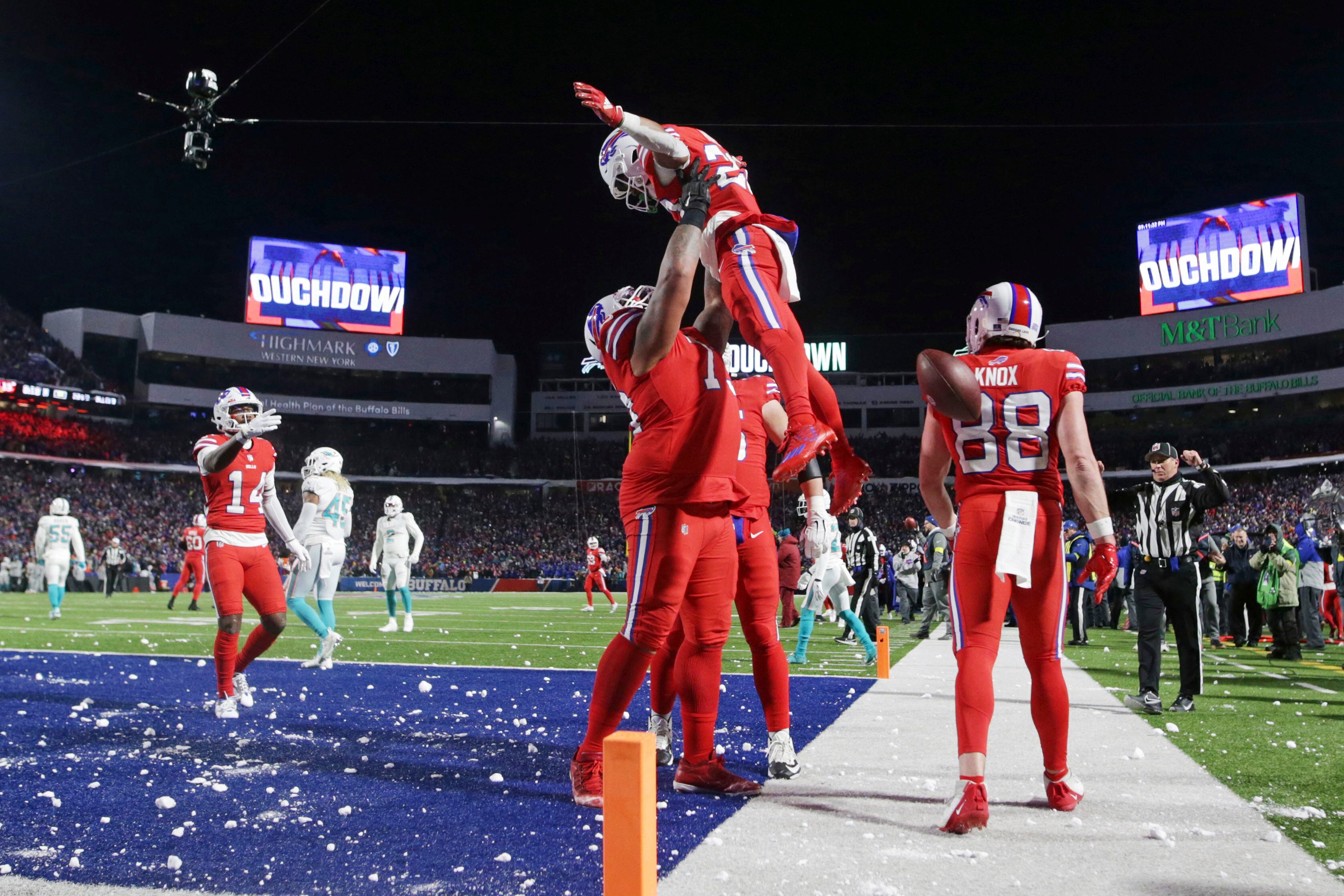 Titans Stop Allen on 4th Down, Hang on to Beat Bills 34-31 - Bloomberg