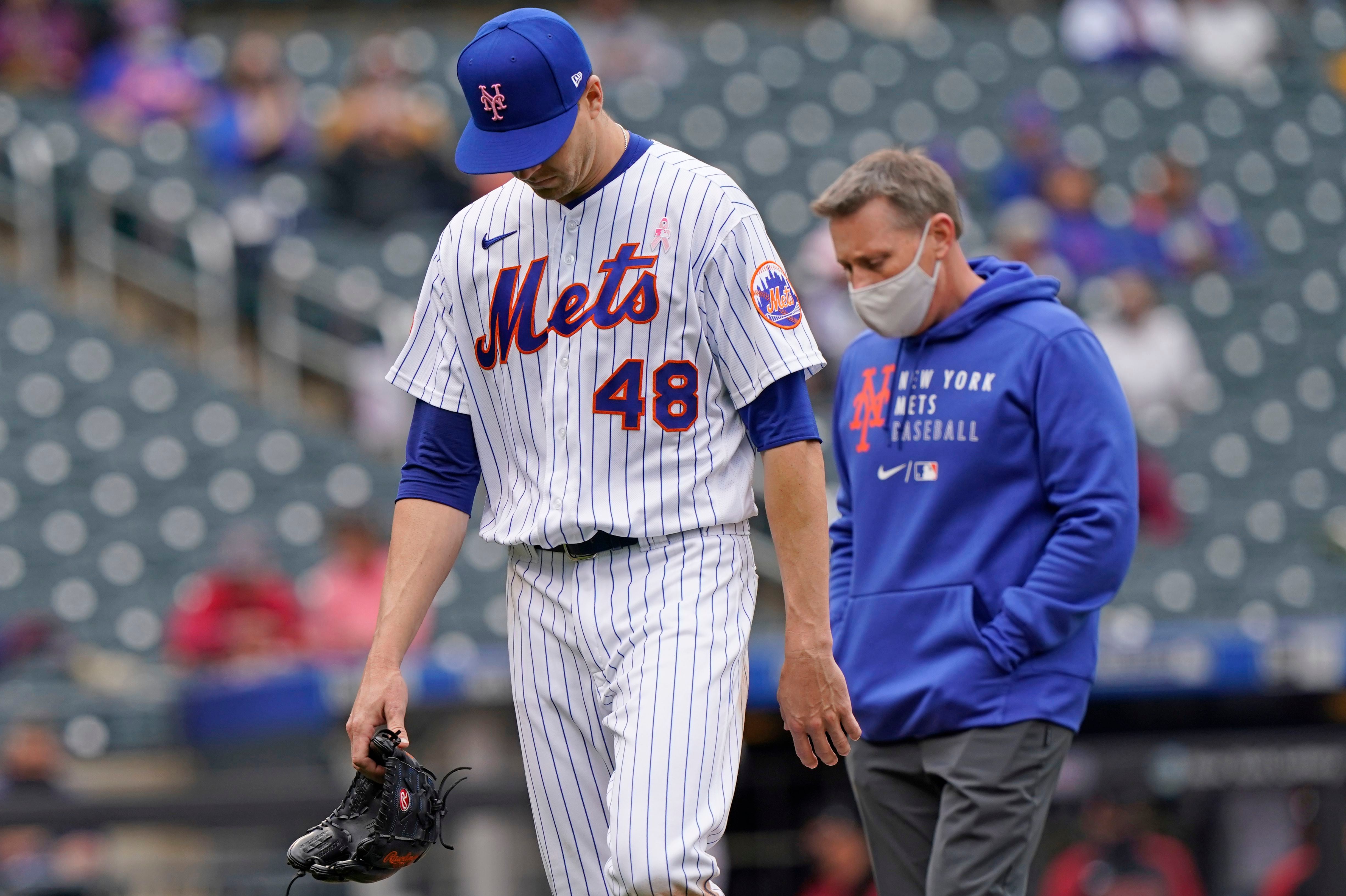 Mets' James McCann scratched with back tightness