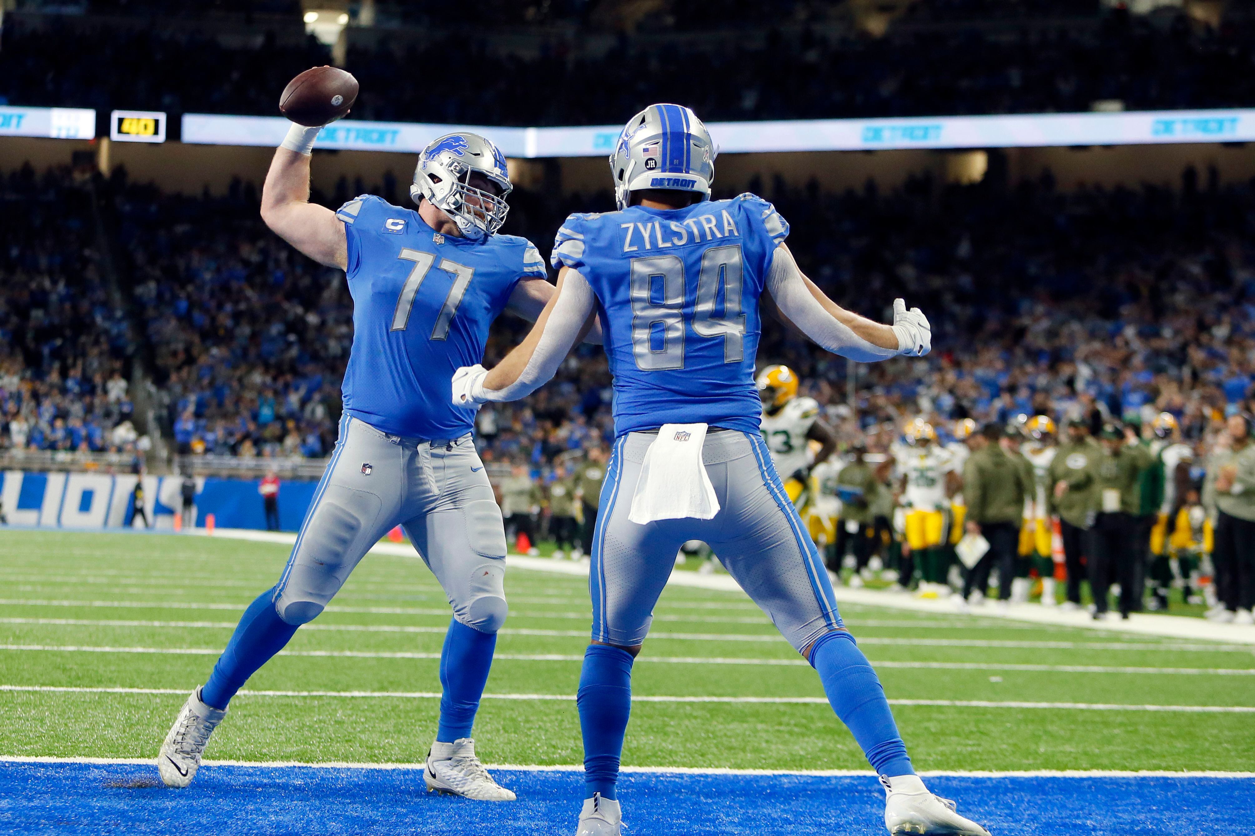 Aaron Rodgers throws 3 INTs, lets Lions edge Packers