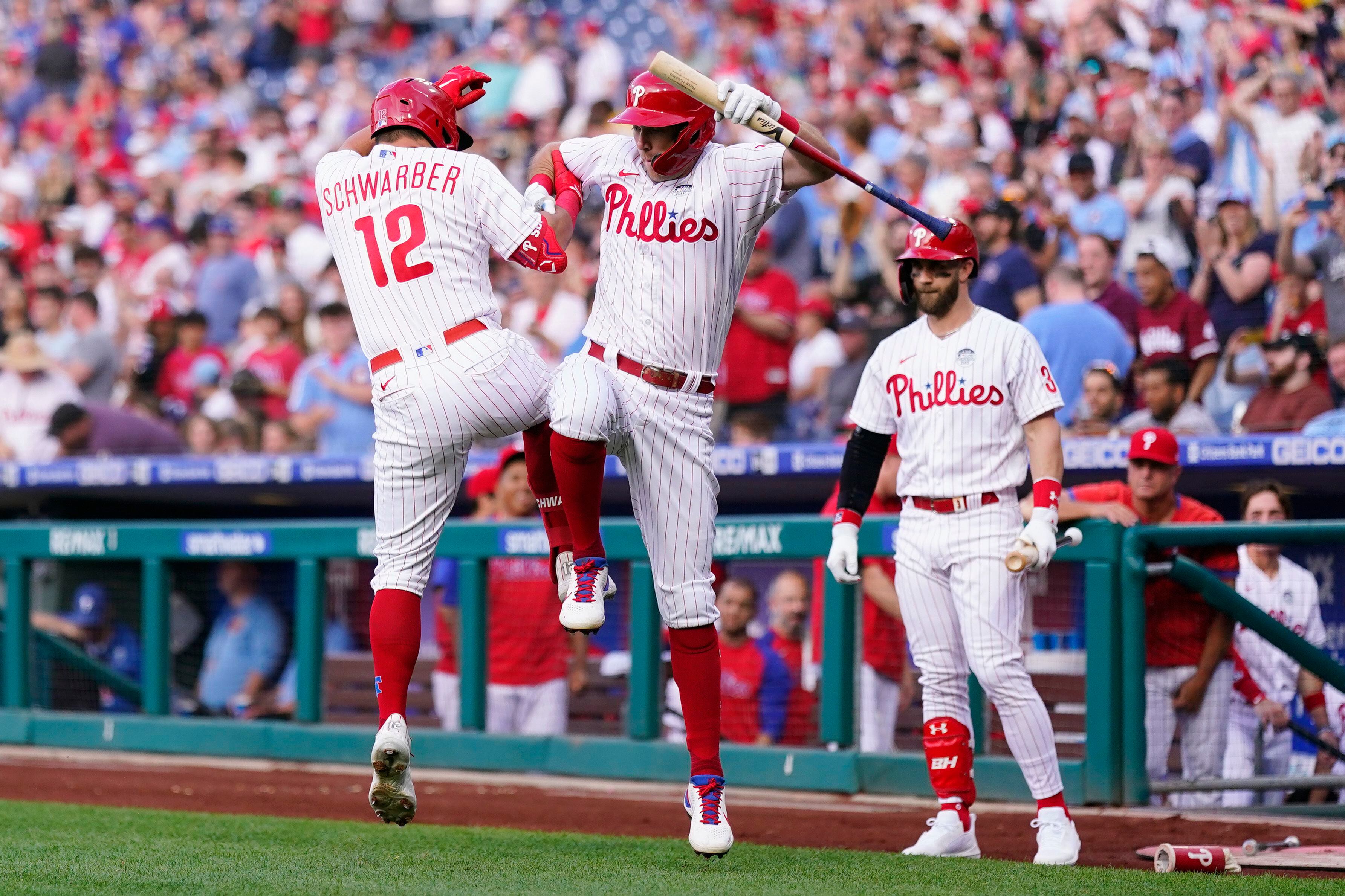 Rhys LIGHTNING strikes! Hoskins hits Phillies FIFTH home run as they go  back-to-back! 