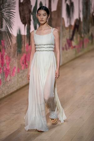 Paris Haute Couture Week: 2023 Bridal Trends - Wedded Wonderland