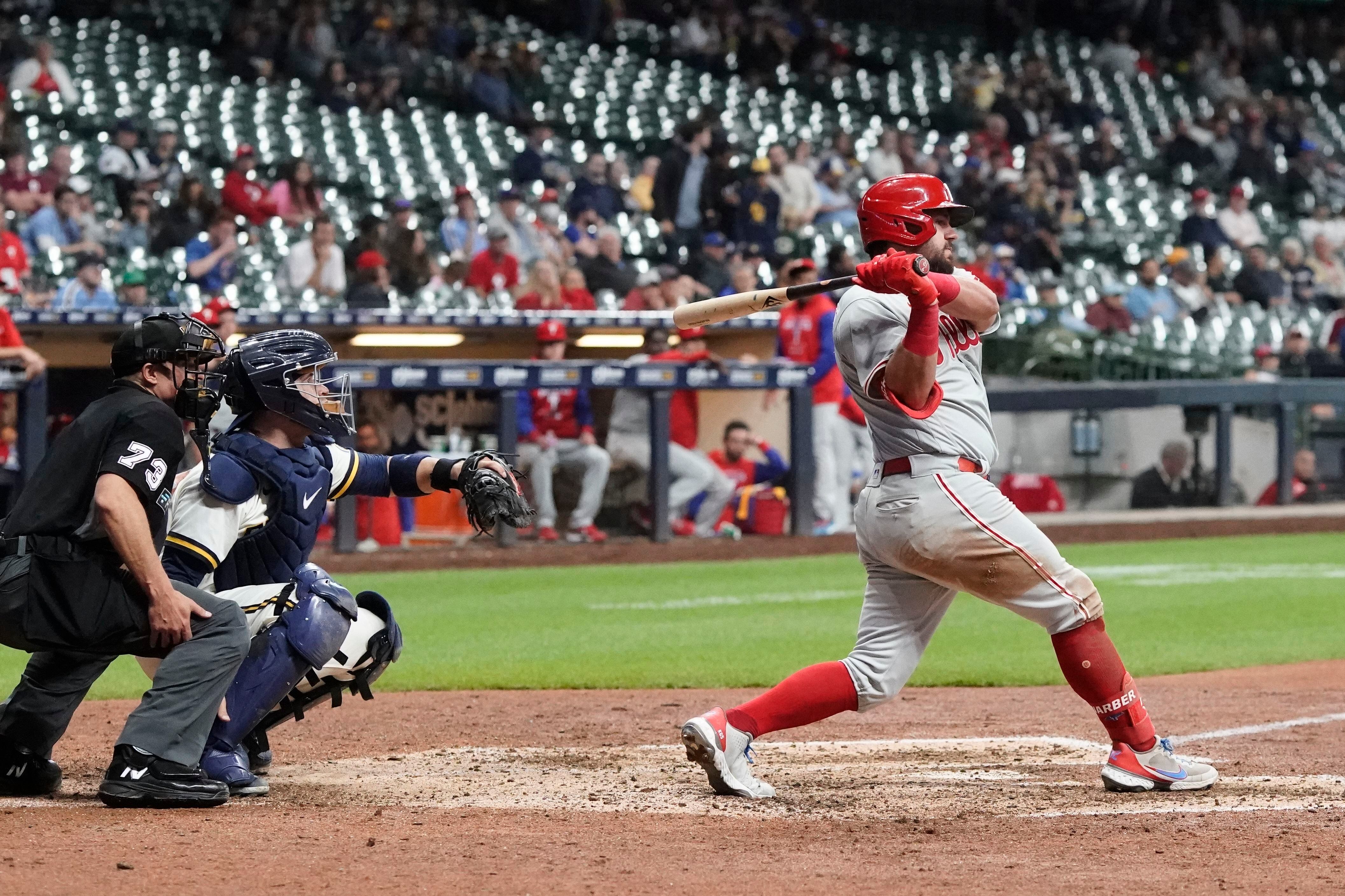 Brewers SS Willy Adames leaves game with right ankle sprain