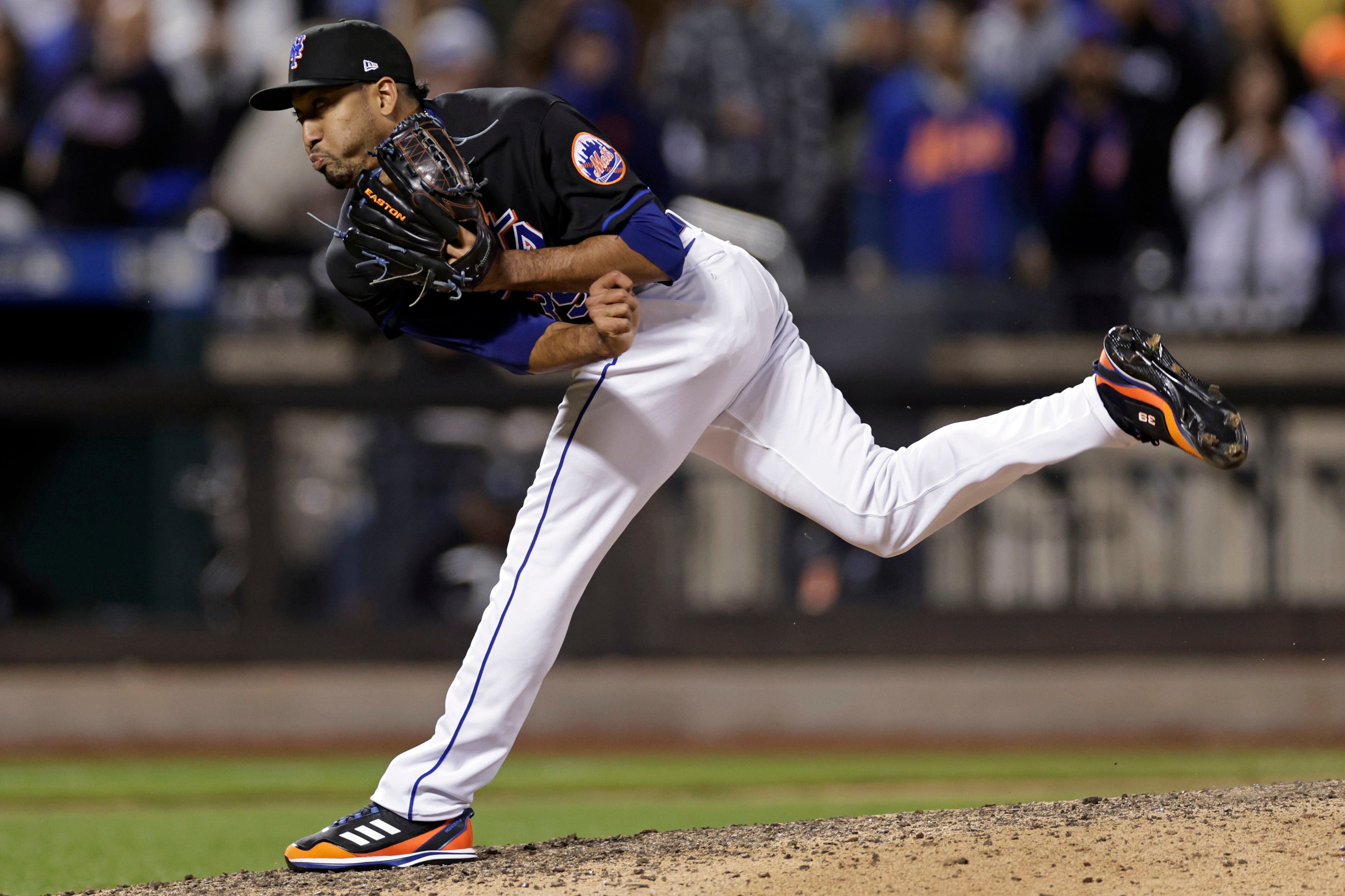 Five Mets pitchers combine to no-hit Phillies