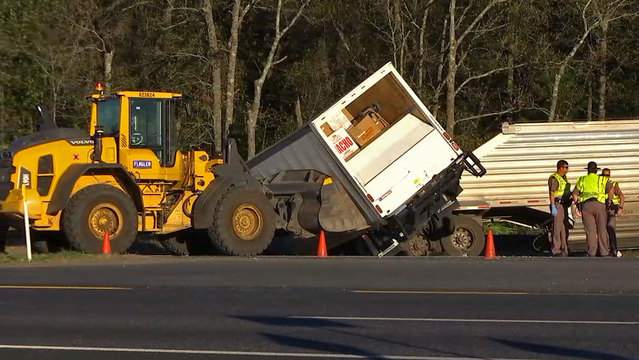 1 killed in truck crash on US 301