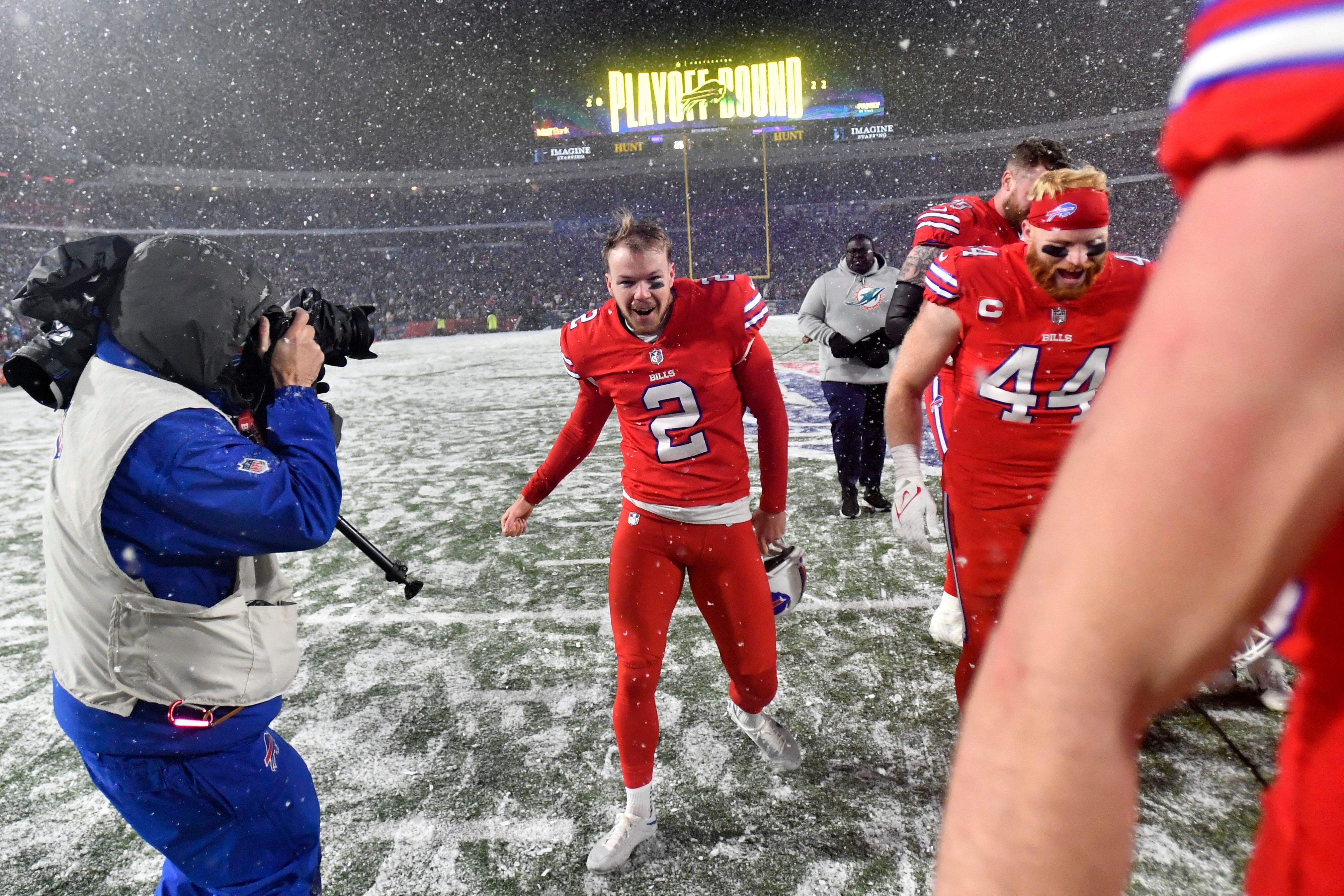 Bills clinch 4th straight playoff berth; beat Dolphins 32-29 – KXAN Austin