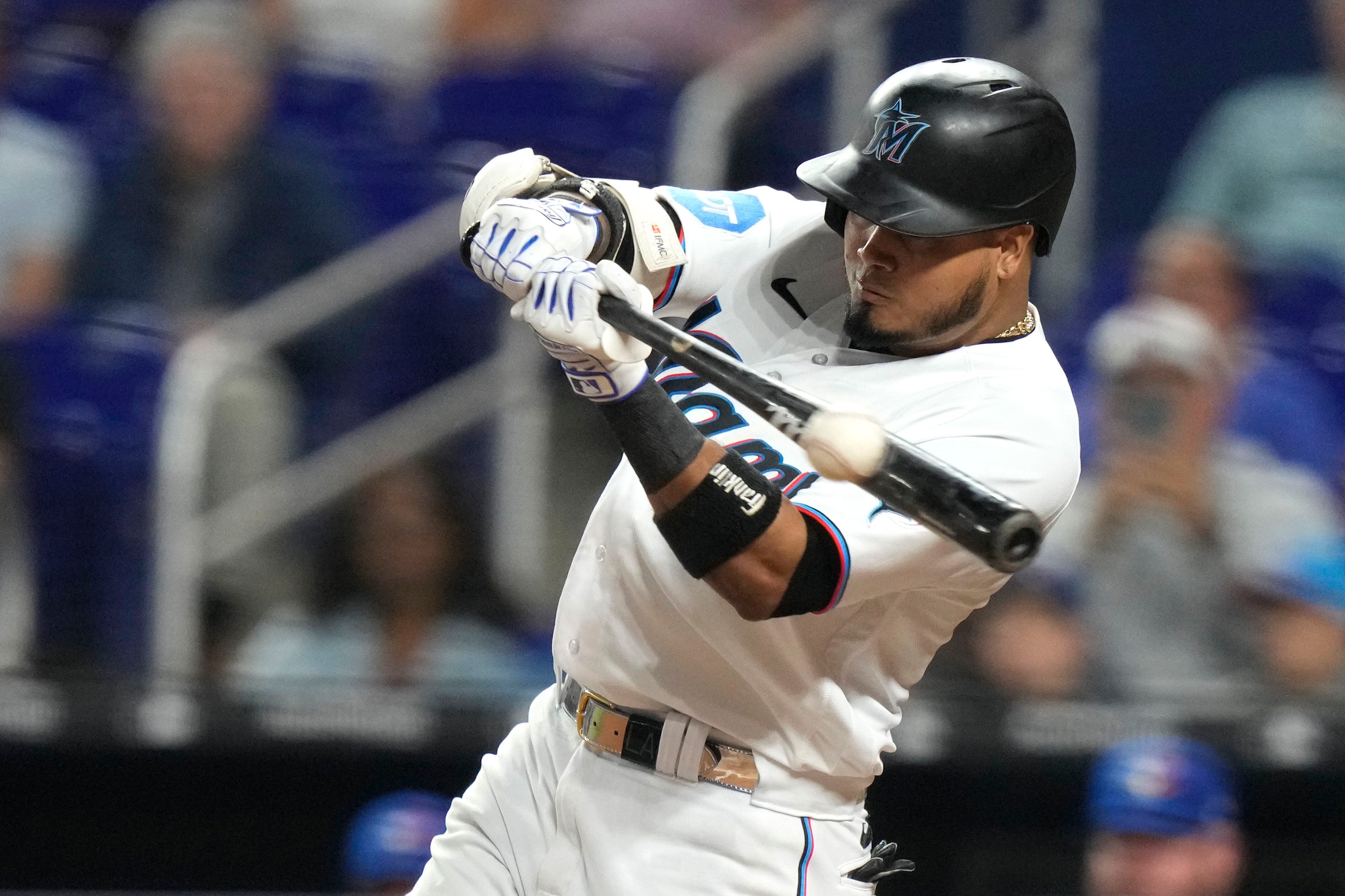 Rookie Alejandro Kirk has HR, 4 hits as Blue Jays rout Yankees