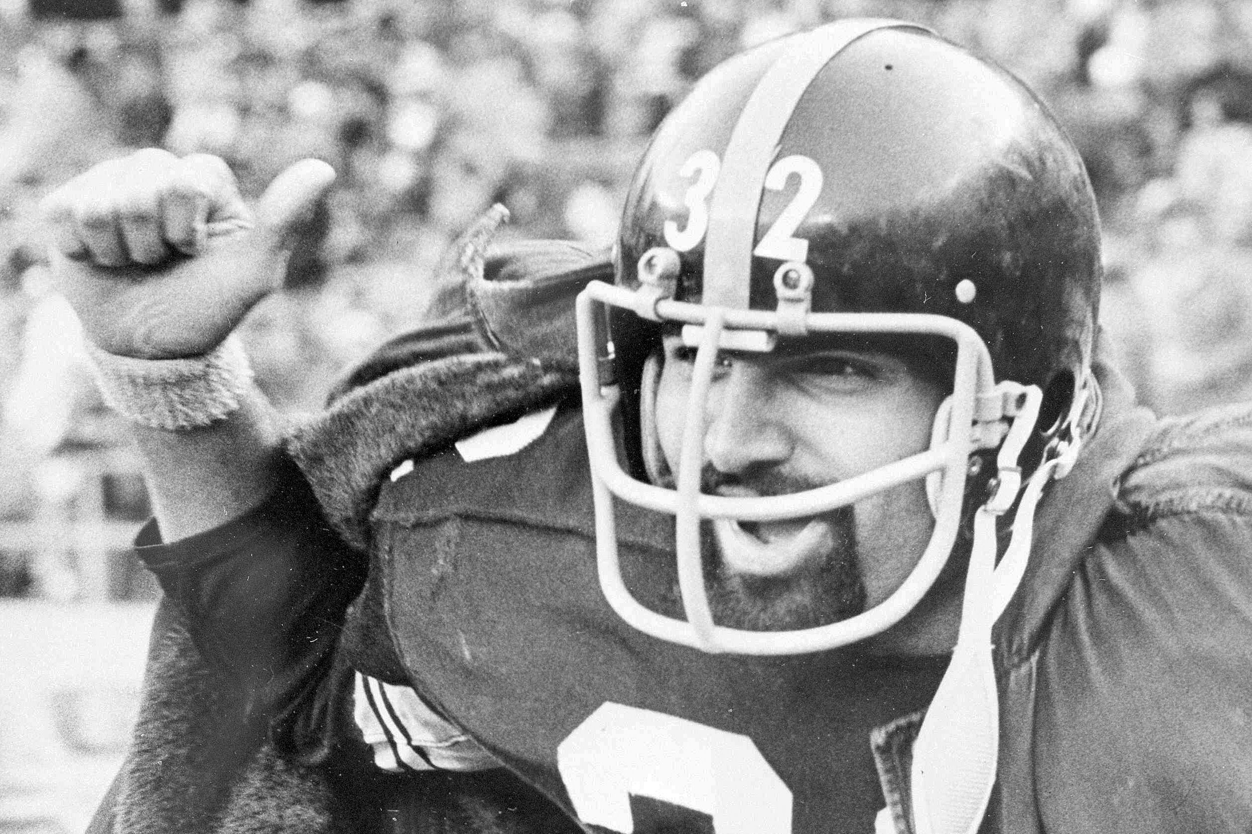 Franco Harris Dies: Hall Of Famer Who Caught “The Immaculate Reception” &  Won 4 Super Bowls Was 72