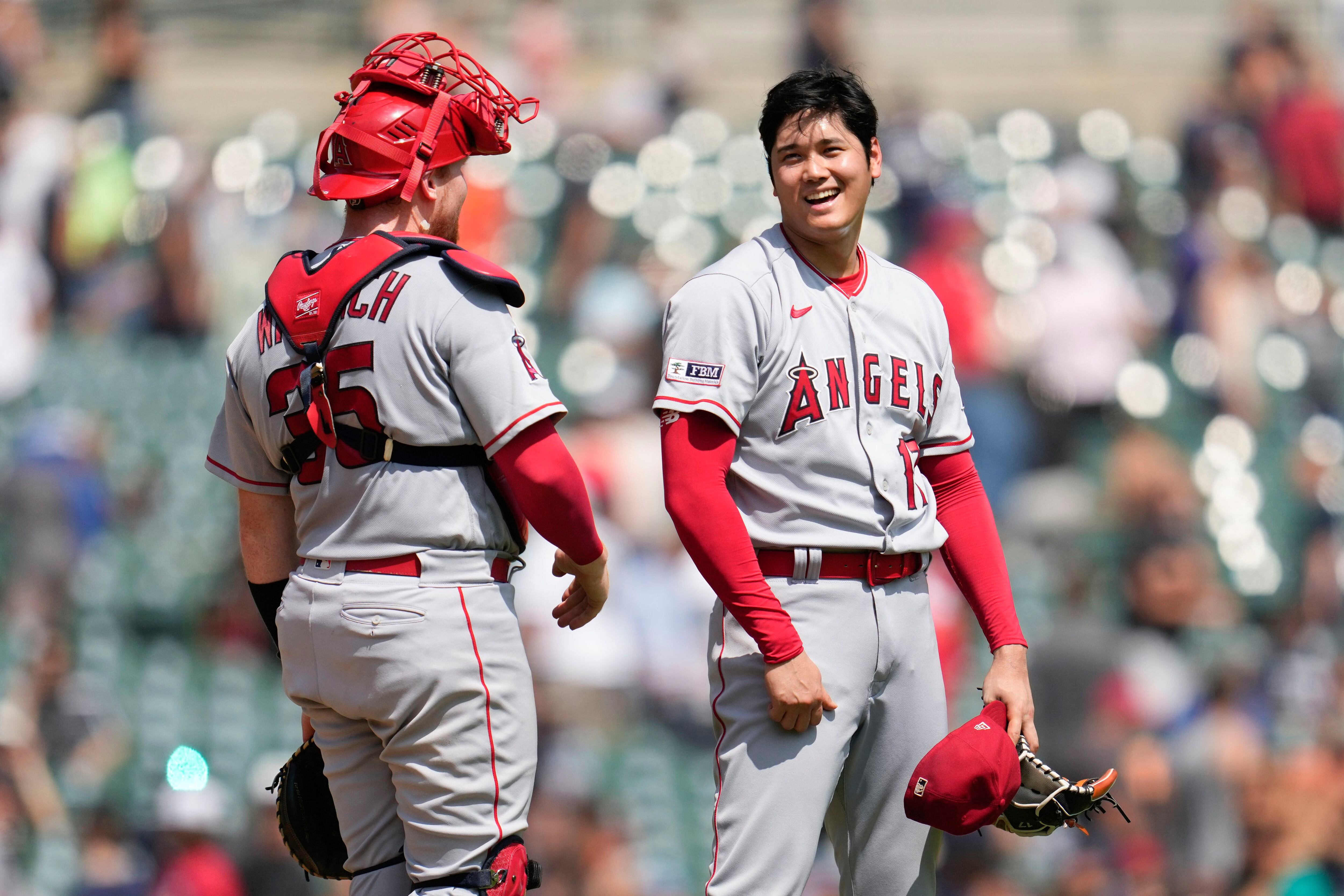 Ohtani homers in loss to Blue Jays and exits second game with cramps