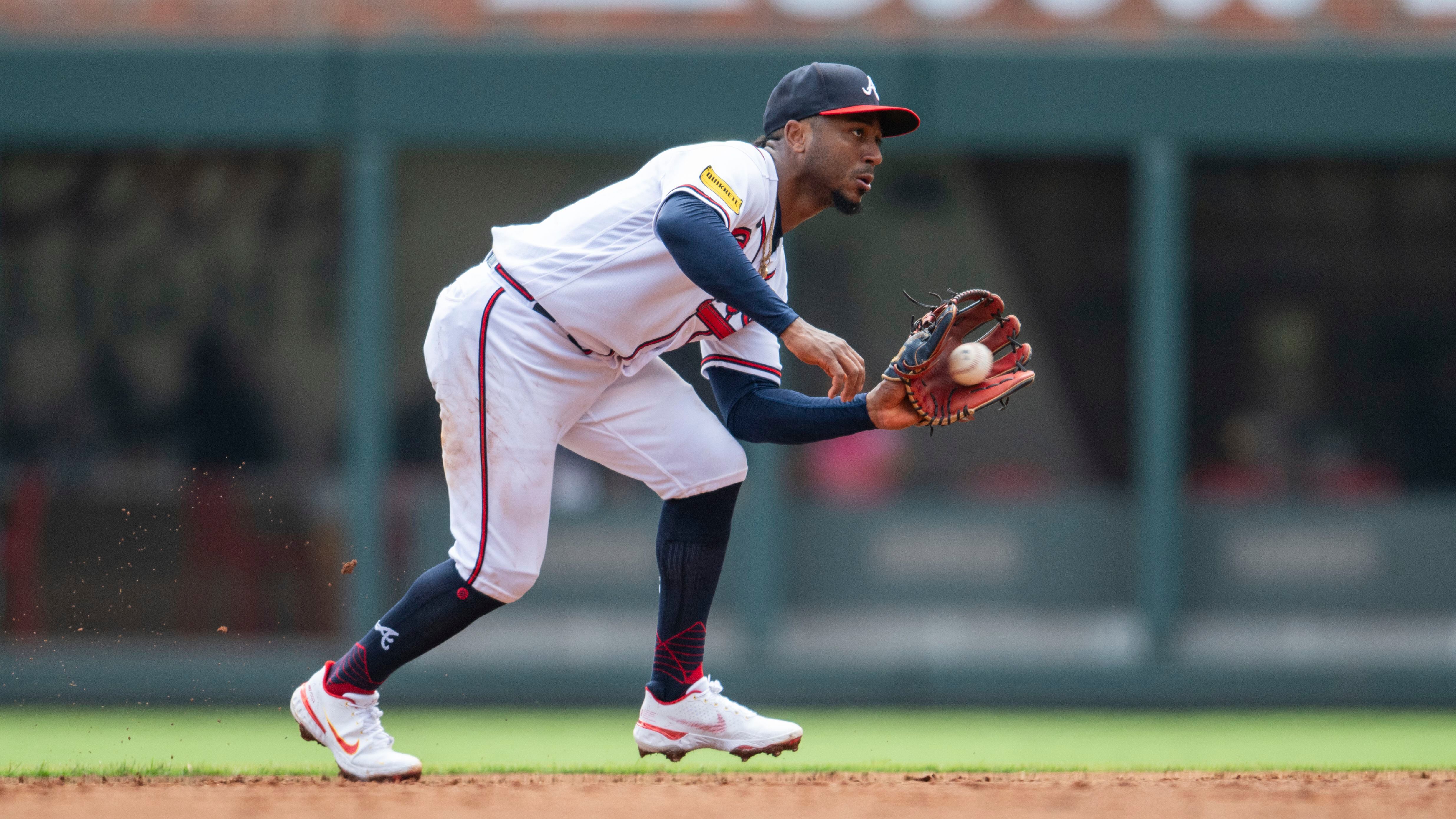 Wright wins 20th, Braves beat Phils to trim NL East deficit - The