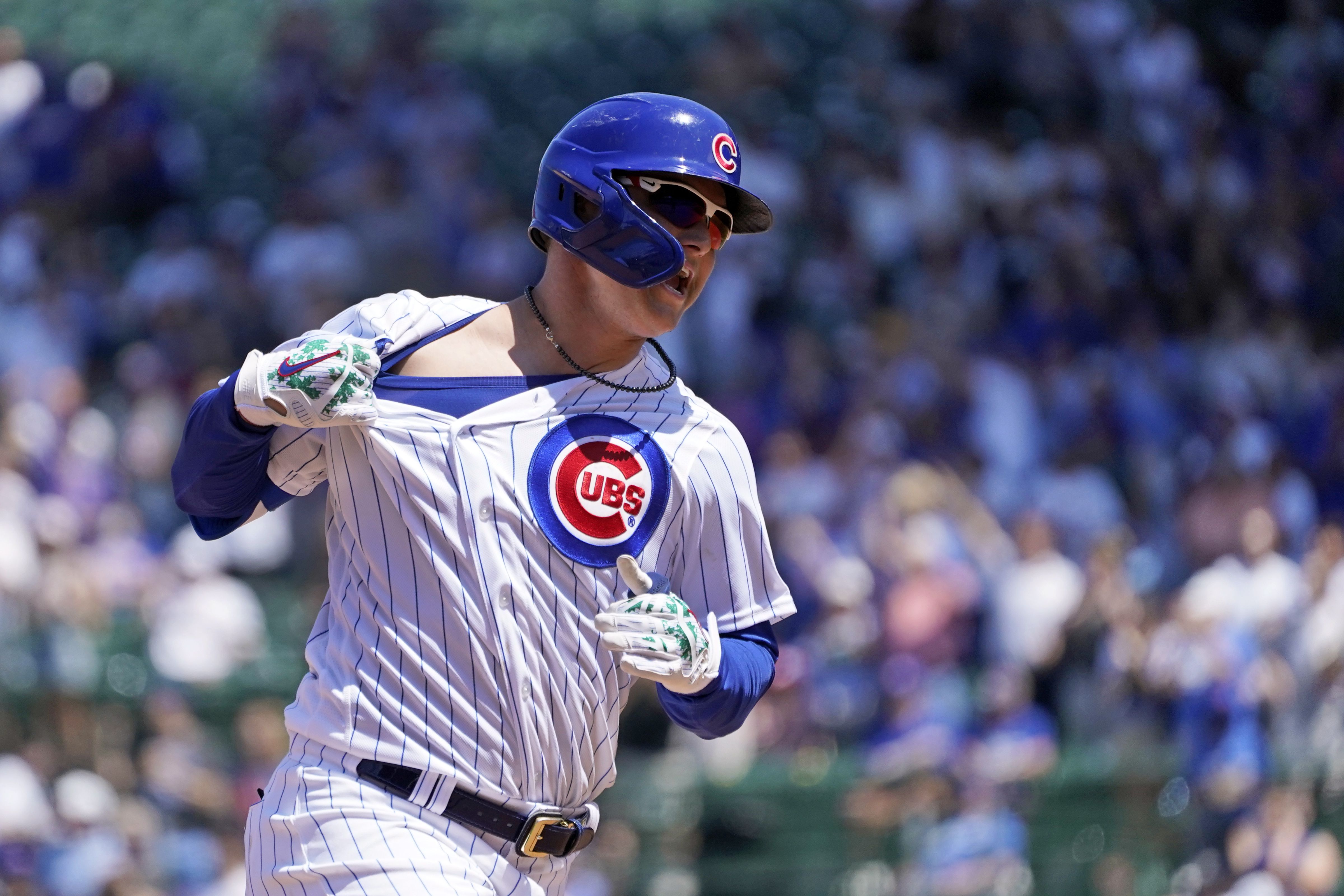 Willson Contreras returns to Wrigley Field and stirs up