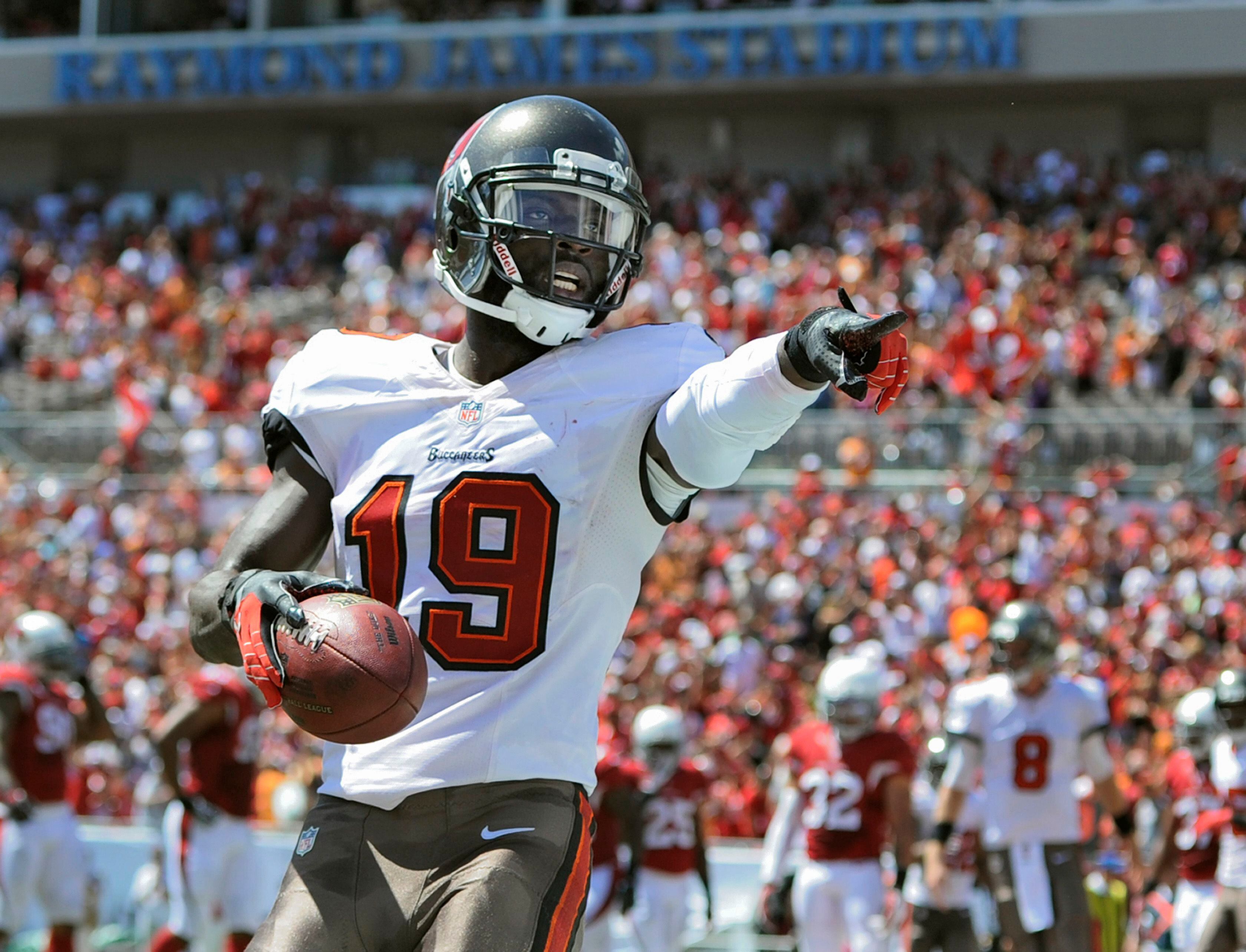 Ex-Buccaneers receiver: Ditch the uniforms